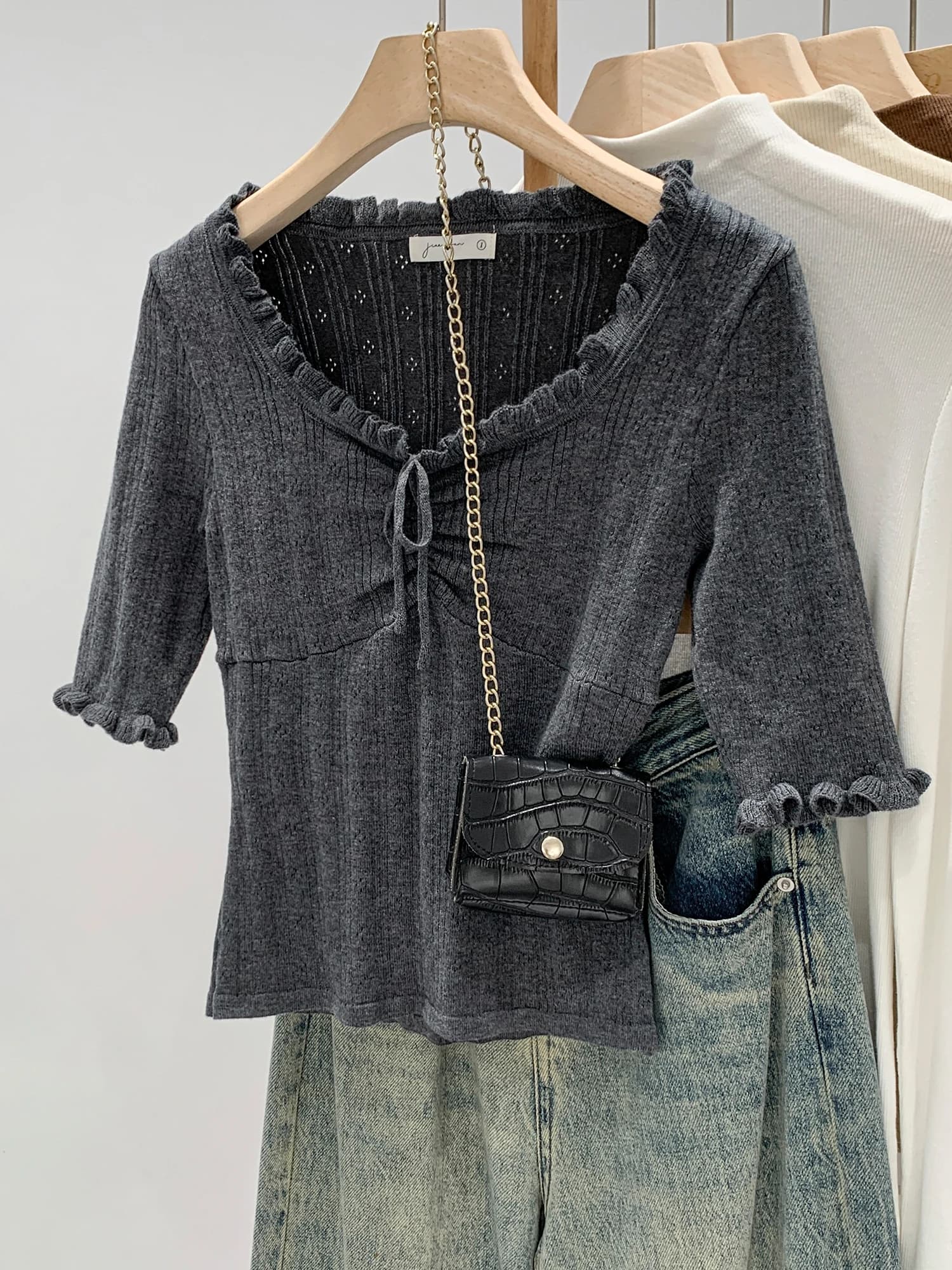 Chic V-neck Knitted T-shirt Women's Belted Sleeveless Top Age-defying Wood Grain Banded Korean Style Slim Fit Summer Fas...