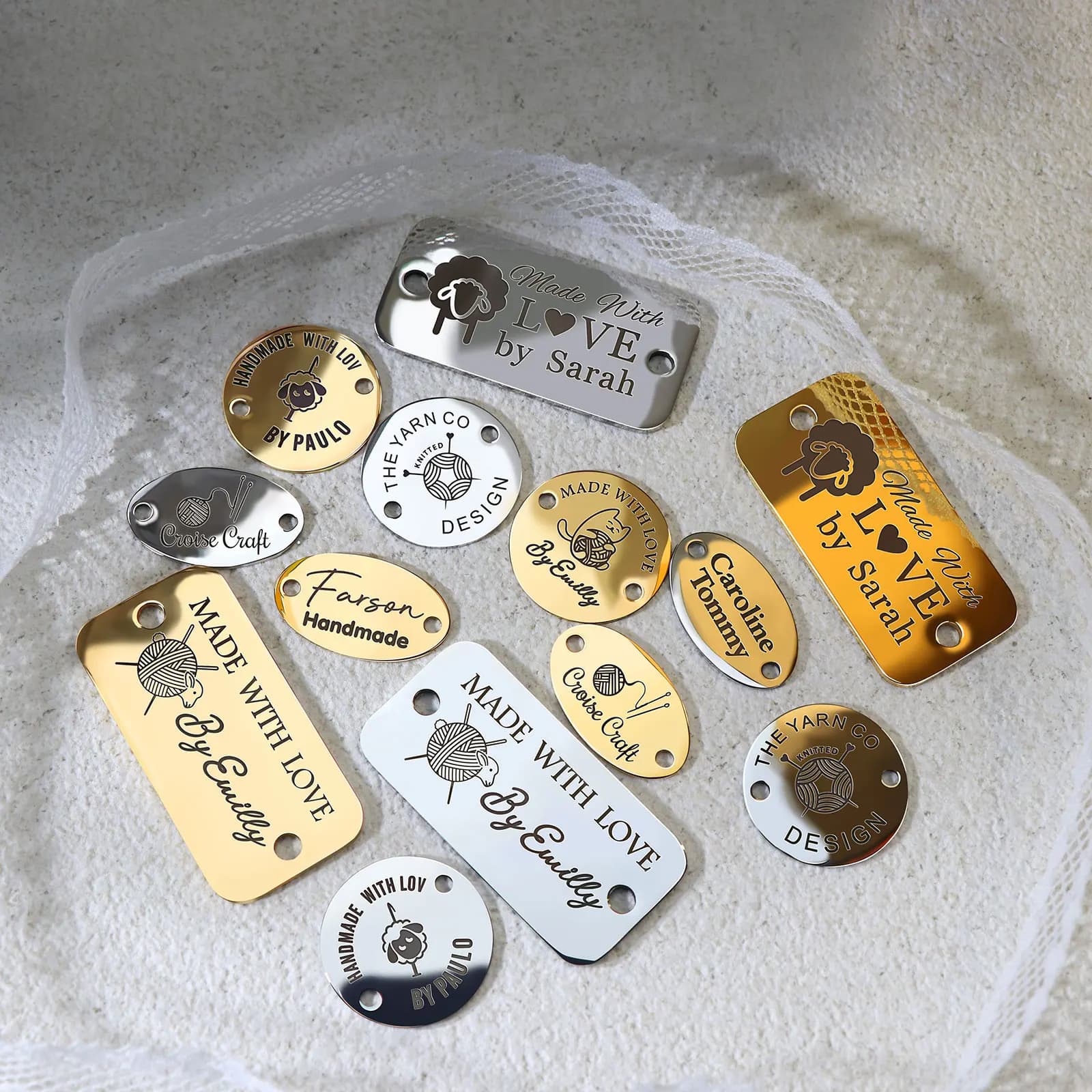 Etichette rotonde in metallo personalizzate per etichette personalizzate all'uncinetto Logo fatto a mano in acciaio inossidabile Artigianato Borse per maglieria Accessorio per indumenti da cucito