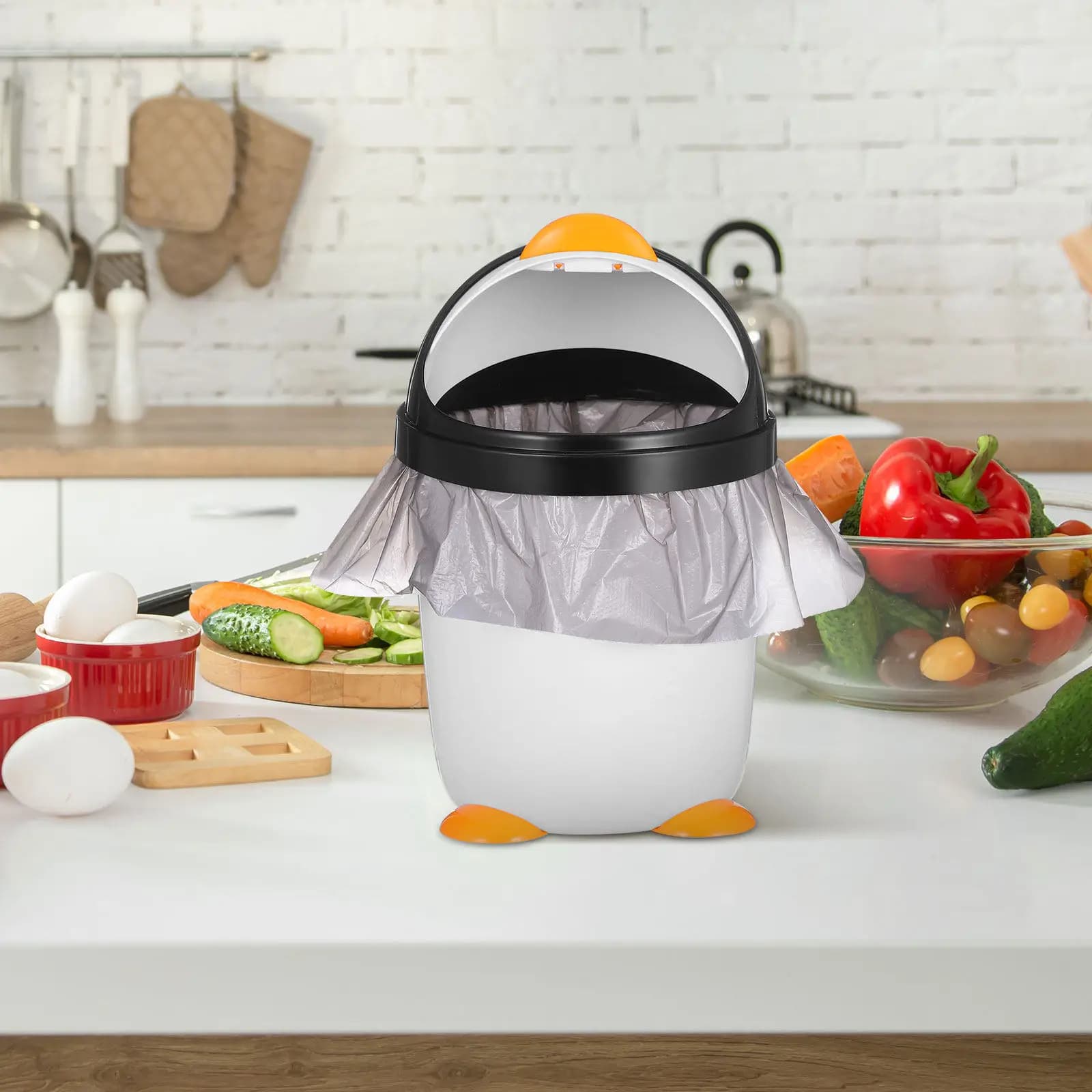 Cestino per Rifiuti in Plastica a Forma di Pinguino con Coperchio Oscillante, Grazioso Contenitore da Scrivania per Ufficio, Camera da Letto, Auto, Cucina, Stanza dei Bambini, Piccolo Organizzatore per Rifiuti