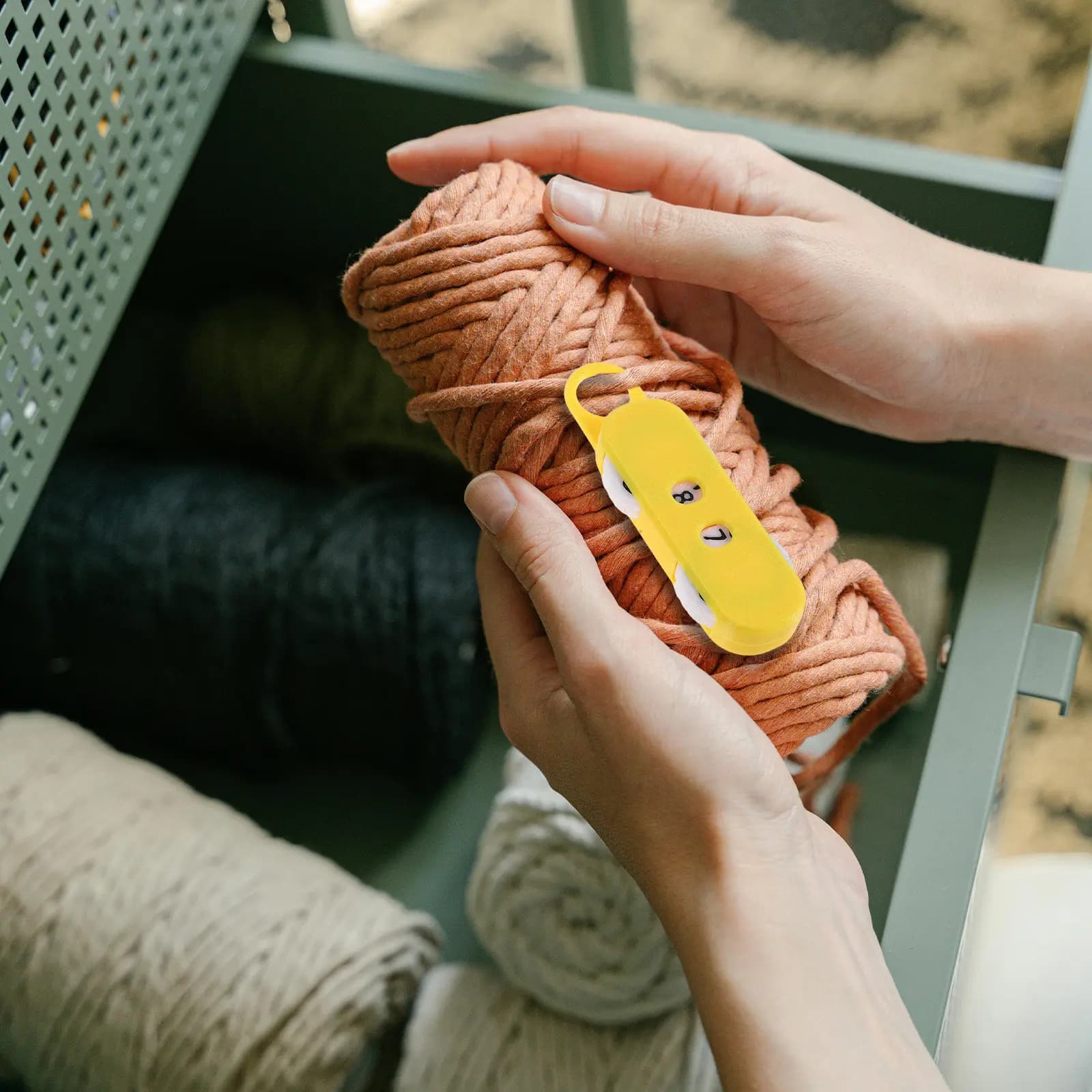 Set di 3 Contatori Manuali in Plastica per Lavori a Maglia con Display Trasparente per Creazioni Fai-da-Te di Calzini, Sciarpe, Maglioni e Cappelli