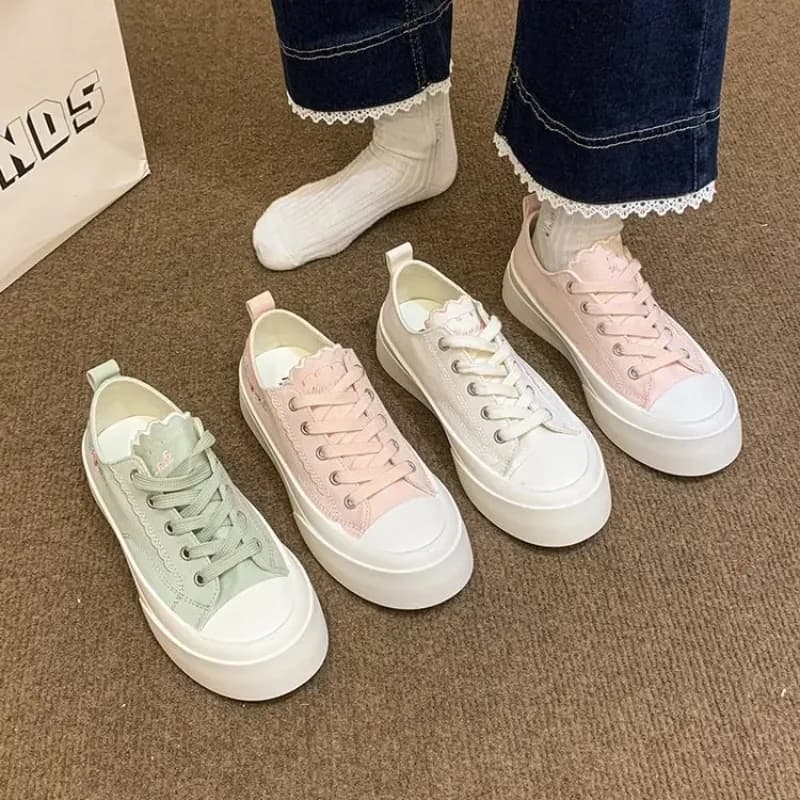 2025 Scarpe vulcanizzate da donna Sponge Cake Scarpe di tela con suola spessa per le donne Moda Nuovo studente Scarpe bianche versatili per le donne