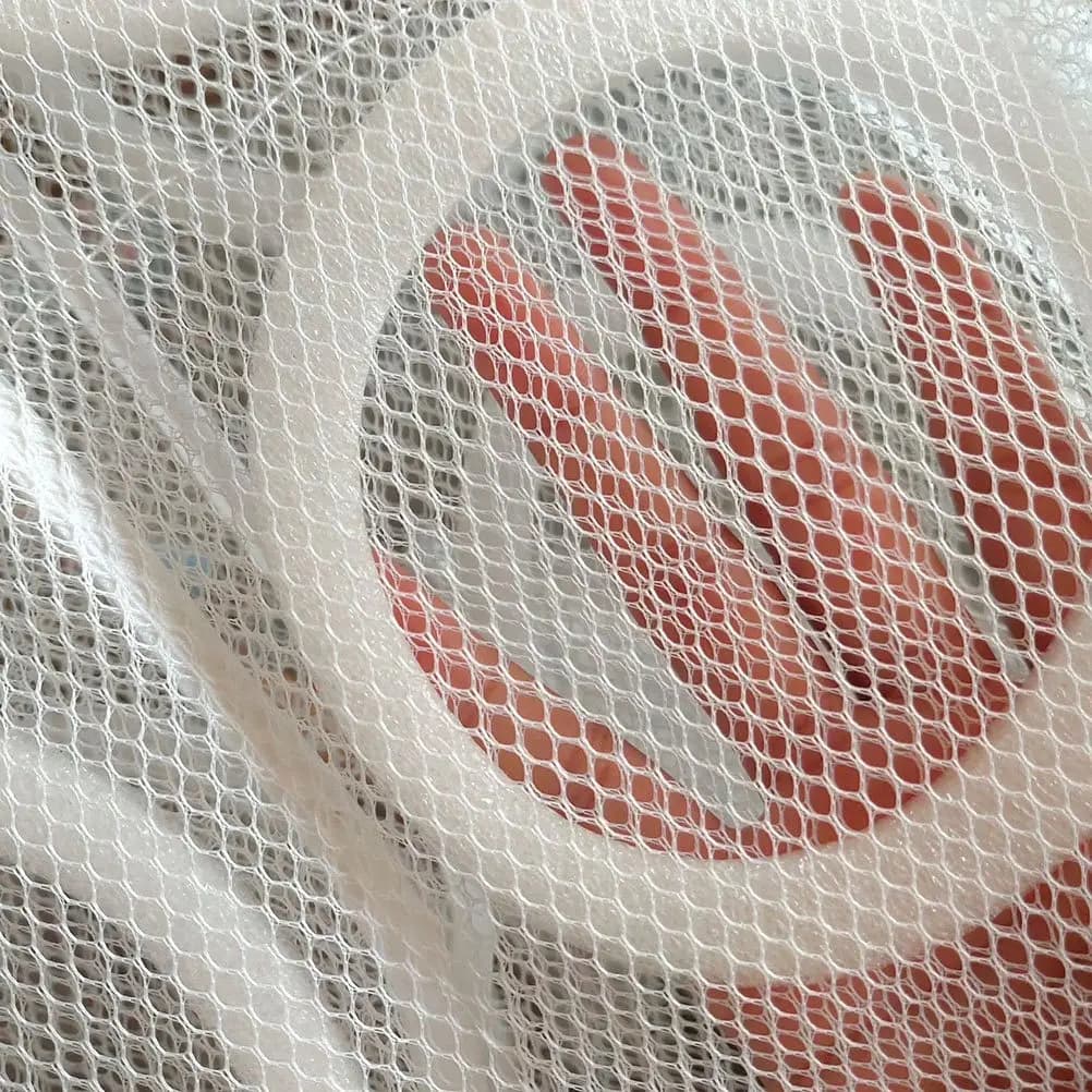 Bag to wash breathable mesh shoes for washing machine, for sneakers and tennis shoes, folding and portable, with zipper.