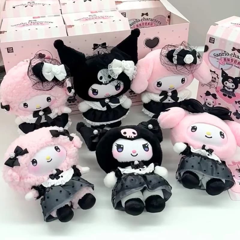 Toptoy Sorelle Serie di abiti Sanrio Blind Box Kuromi Anime Figura Sorpressioni Ciondolo Bambola Vinile Peluche Scatola misteriosa Giocattoli alla moda
