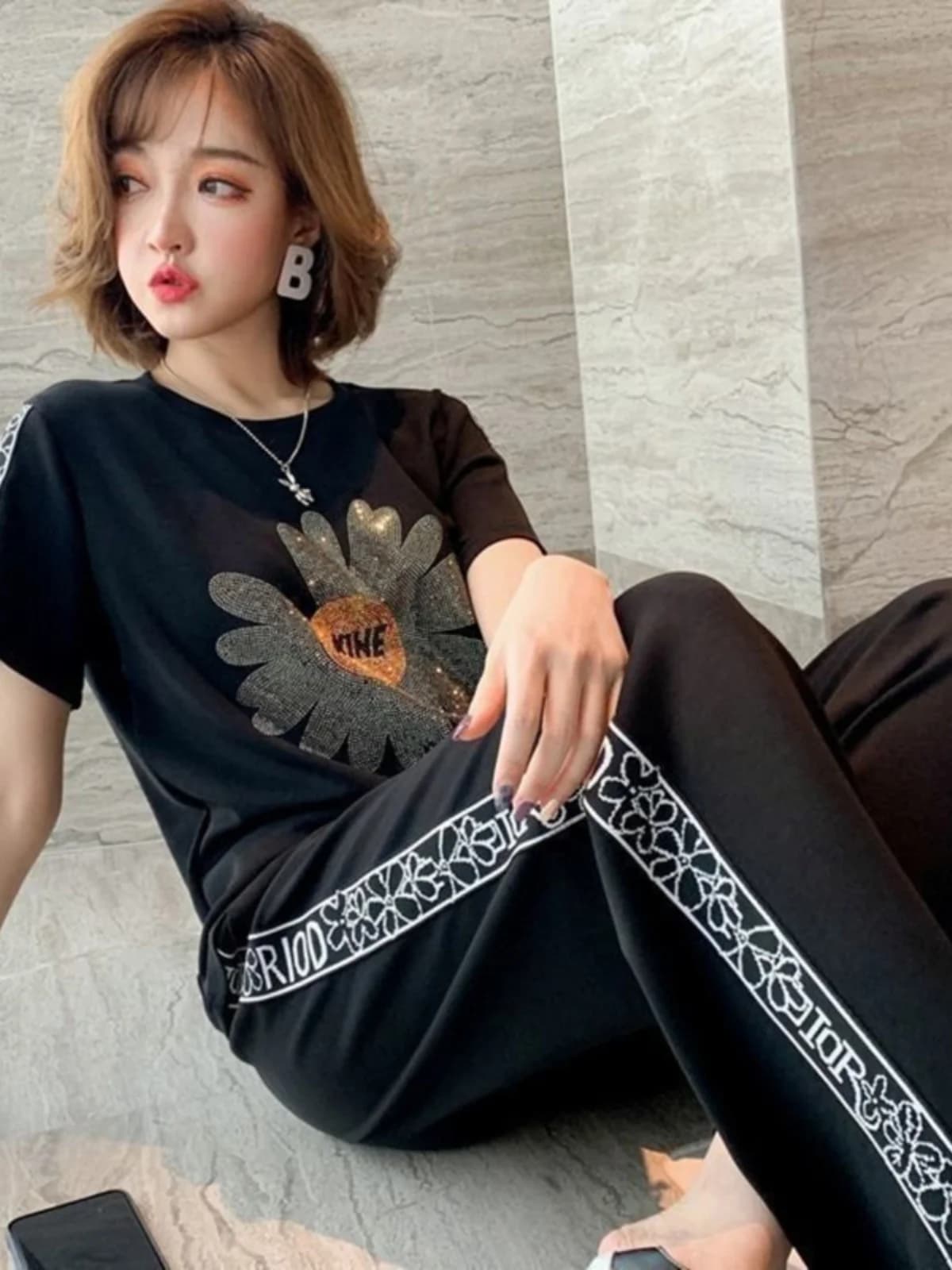 Fashionable Summer 2026 Women's Korean Style Casual Daisy Rhinestone Loose Top Wide Leg Pants Set Student Leisure Sportswear
