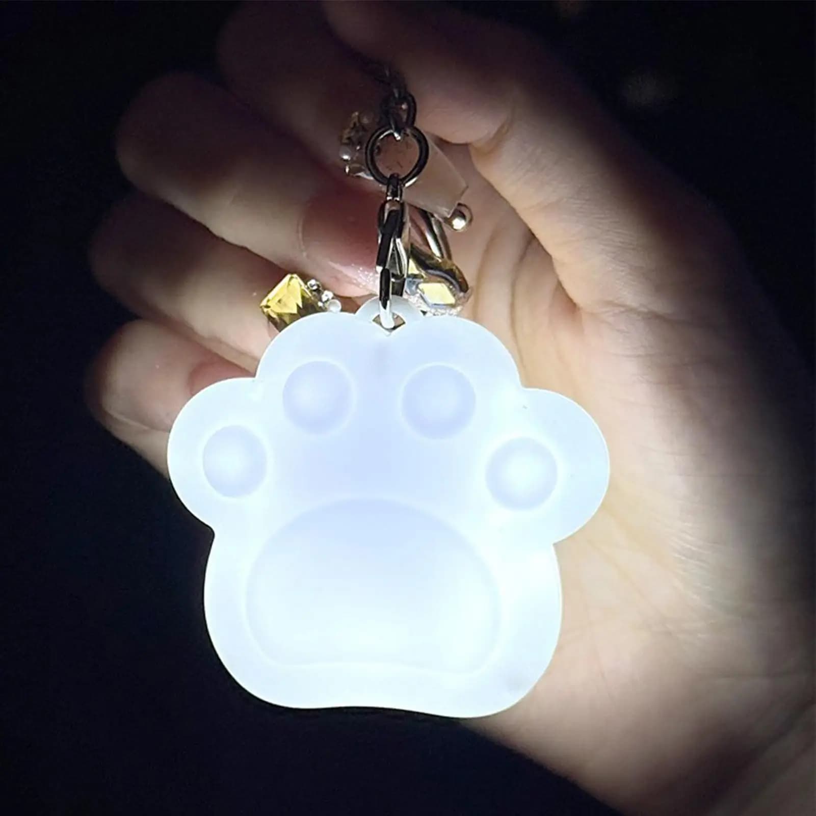 Cute Cat Paw LED Keychain Lamp, Touch Cloud Mini Night Light, Auto‑On Sensor for Wallet Backpack Handbag Portable Decor Gift