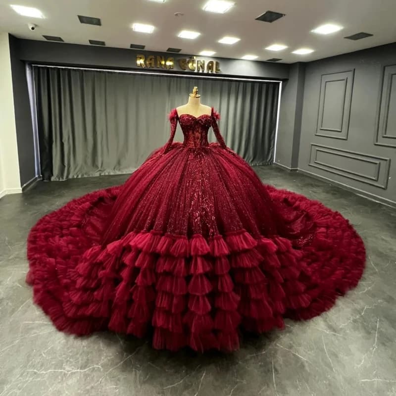Abiti Quinceanera rossi lucidi personalizzati con spalle scoperte applique con paillettes Coda lunga Stratificazione di pizzo Vestido 15 Quinceanera