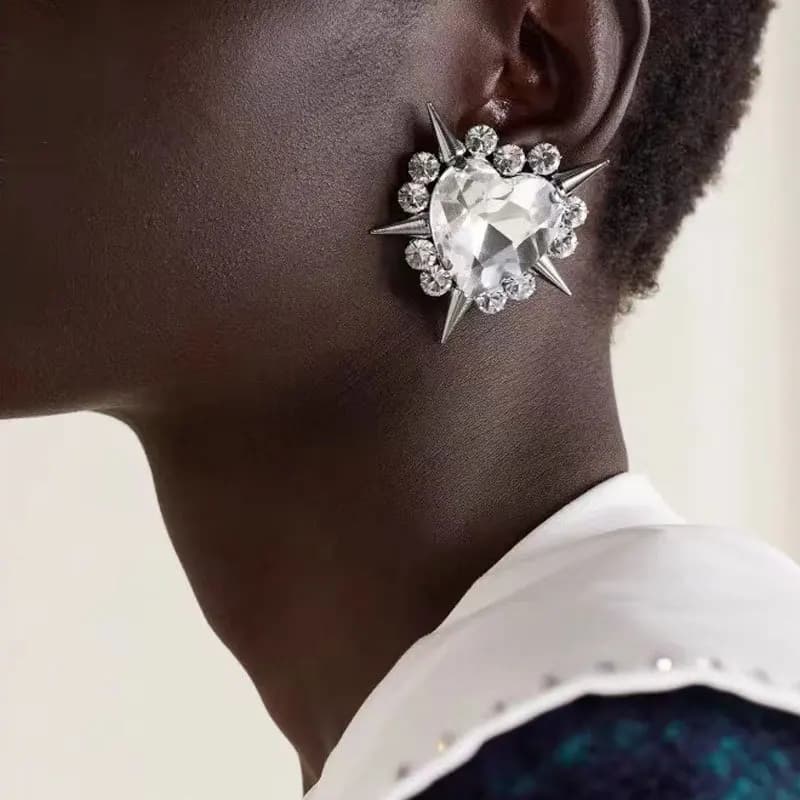 Orecchini a bottone con cuore di strass per le donne orecchini con rivetti esagerati Jewerly