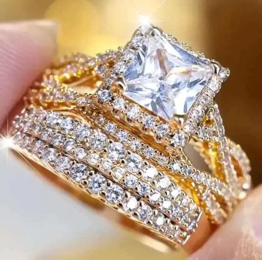 Nuovi anelli di lusso esagerati alla moda, intarsiati con diamanti, gioielli creativi dallo stile raffinato e leggero.
