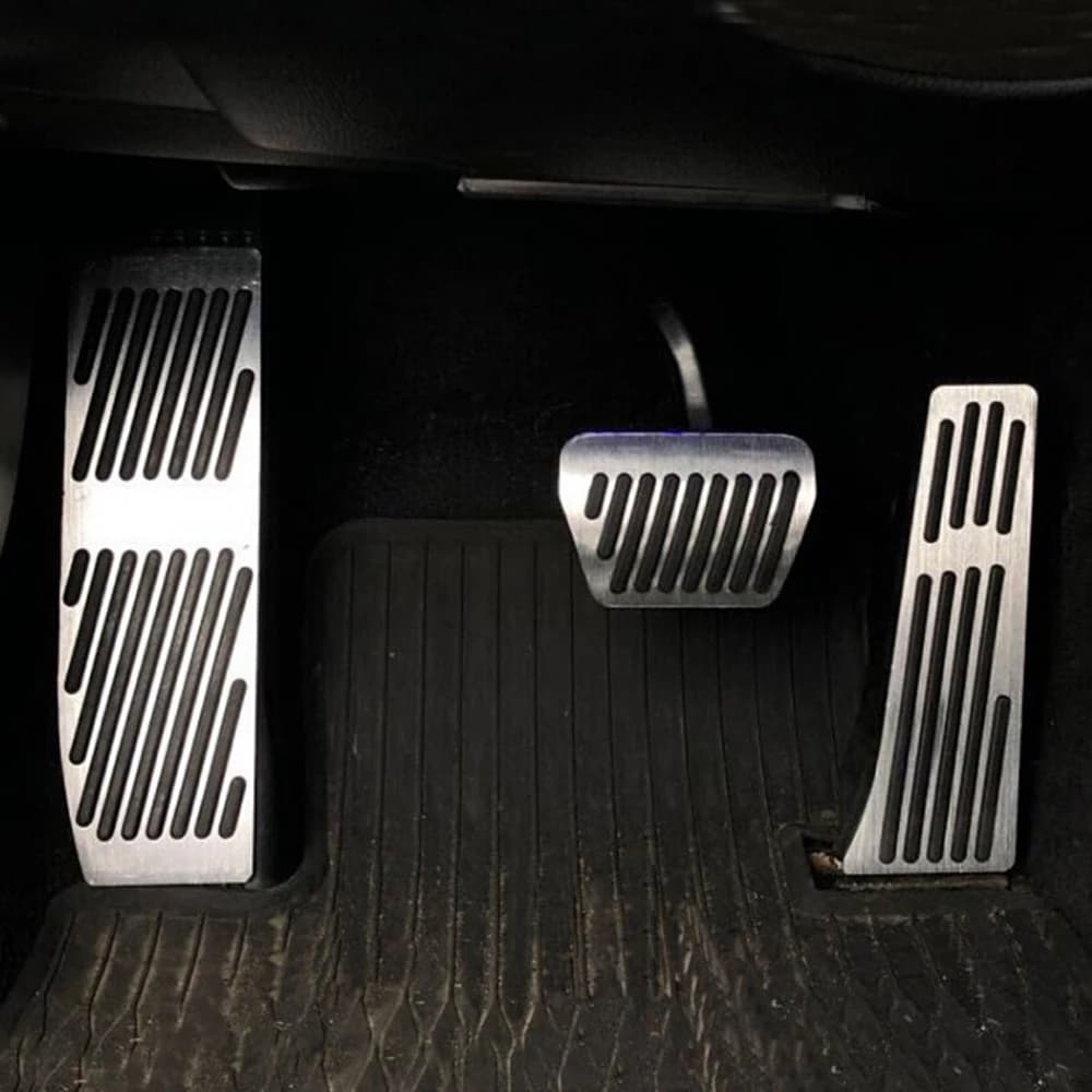 Accessori auto Per BMW Serie 3 5 E30 E32 E34 E36 E38 E39 E46 E87 E90 E91 X5 X3 Z3 Acceleratore Freno Poggiapiedi Pedale Pastiglie