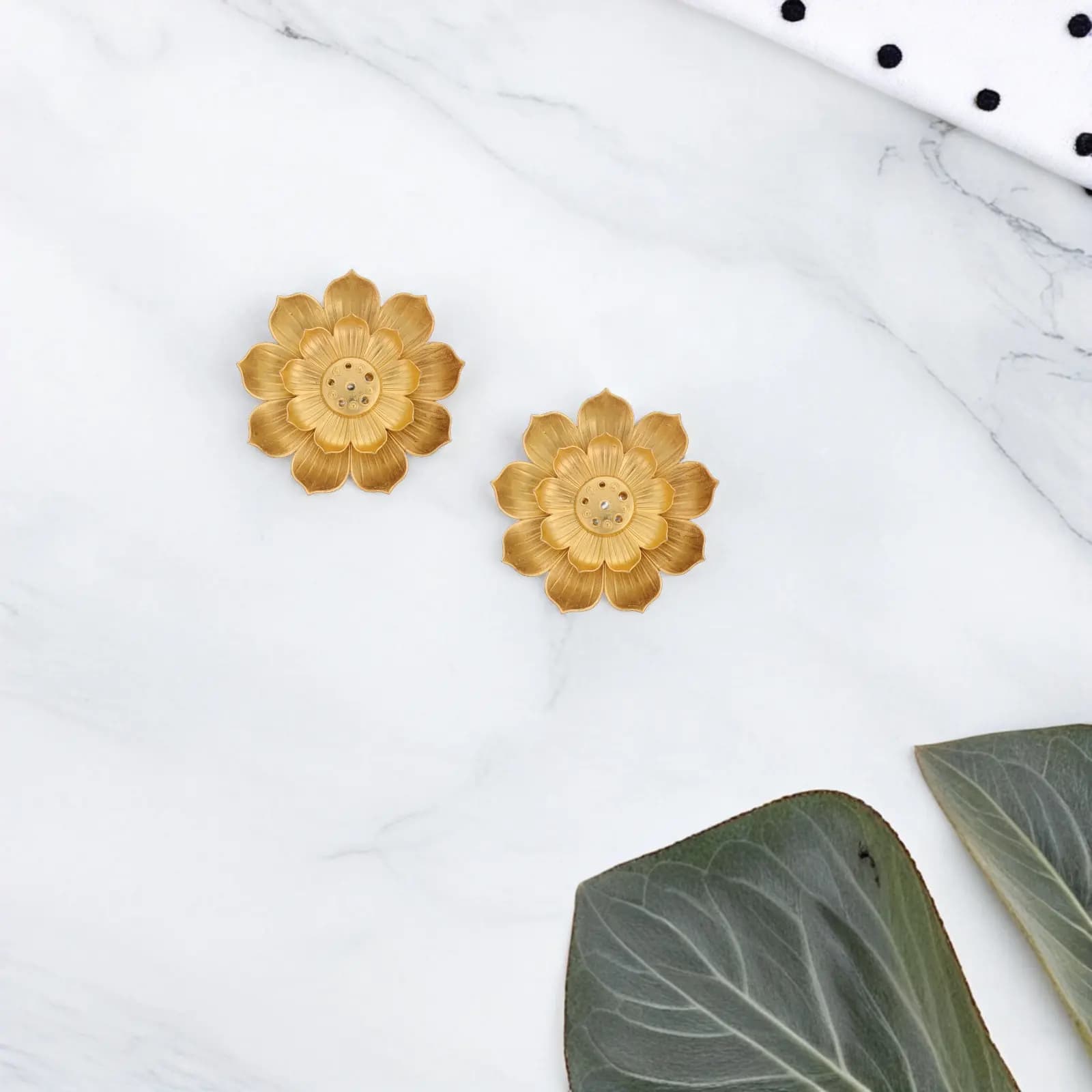 6Pcs Lotus Incense Holder Metal Ash Catcher 2.32 Inch Flower Shaped Incense Burner Stand Stick Cone Holder for Room Meditation