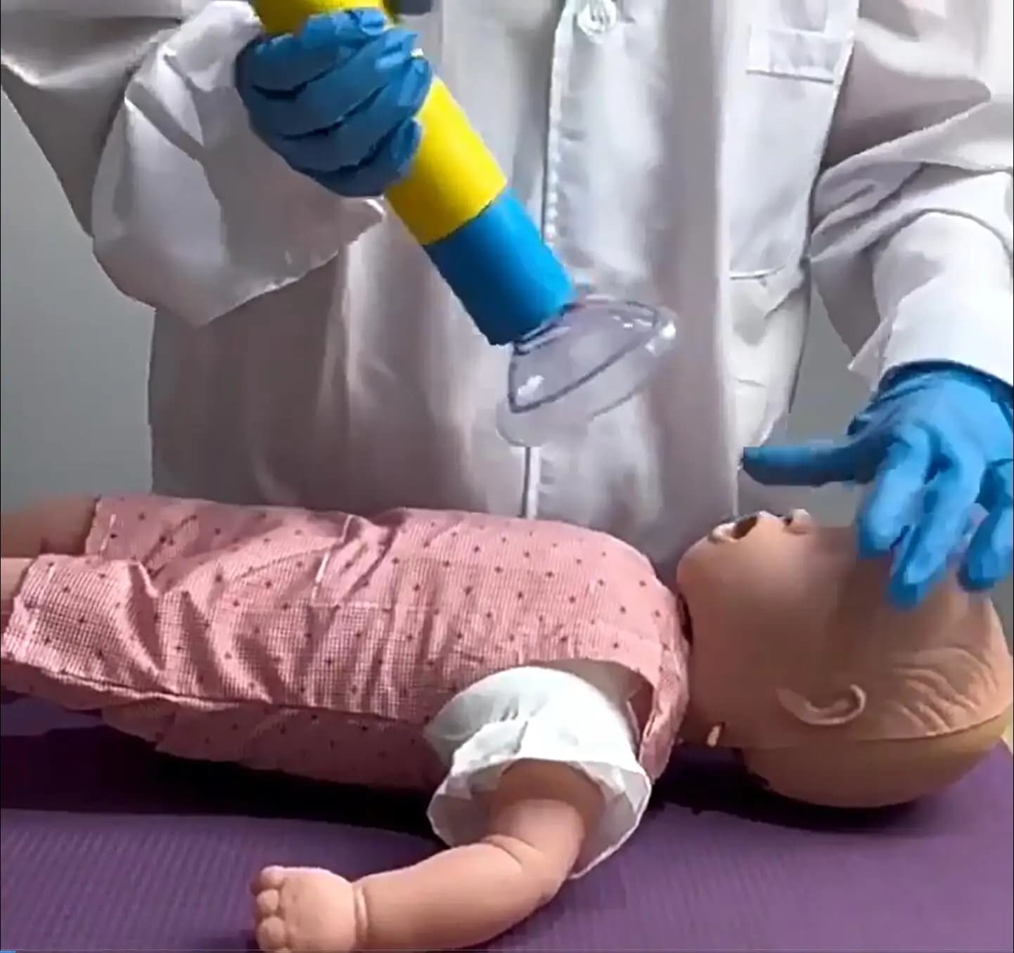 Dispositivo di salvataggio per soffocamento Strumento di emergenza per l'aspirazione delle vie aeree Asfia CPR Heimlich Maschera da allenamento Kit di pronto soccorso per adulti Bambini
