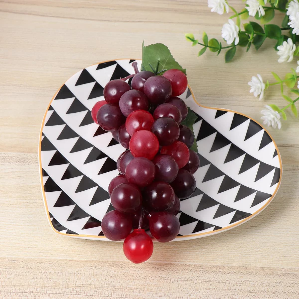 Painted Gold Ceramic Heart-Shaped Dinner Plate Chic Fruitcake Tray Dried Fruit Dish Black Three-Pointed Flag Style Ceramic Plate