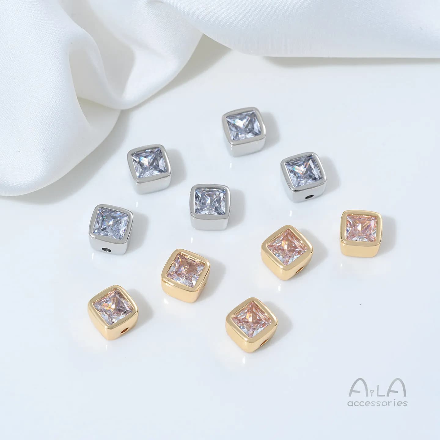 1 pz Perline Distanziatrici Quadrate Placcate Oro 14K con Zirconi e Foro Passante, Accessori Fai da Te per Bracciali e Collane di Cristallo e Perle