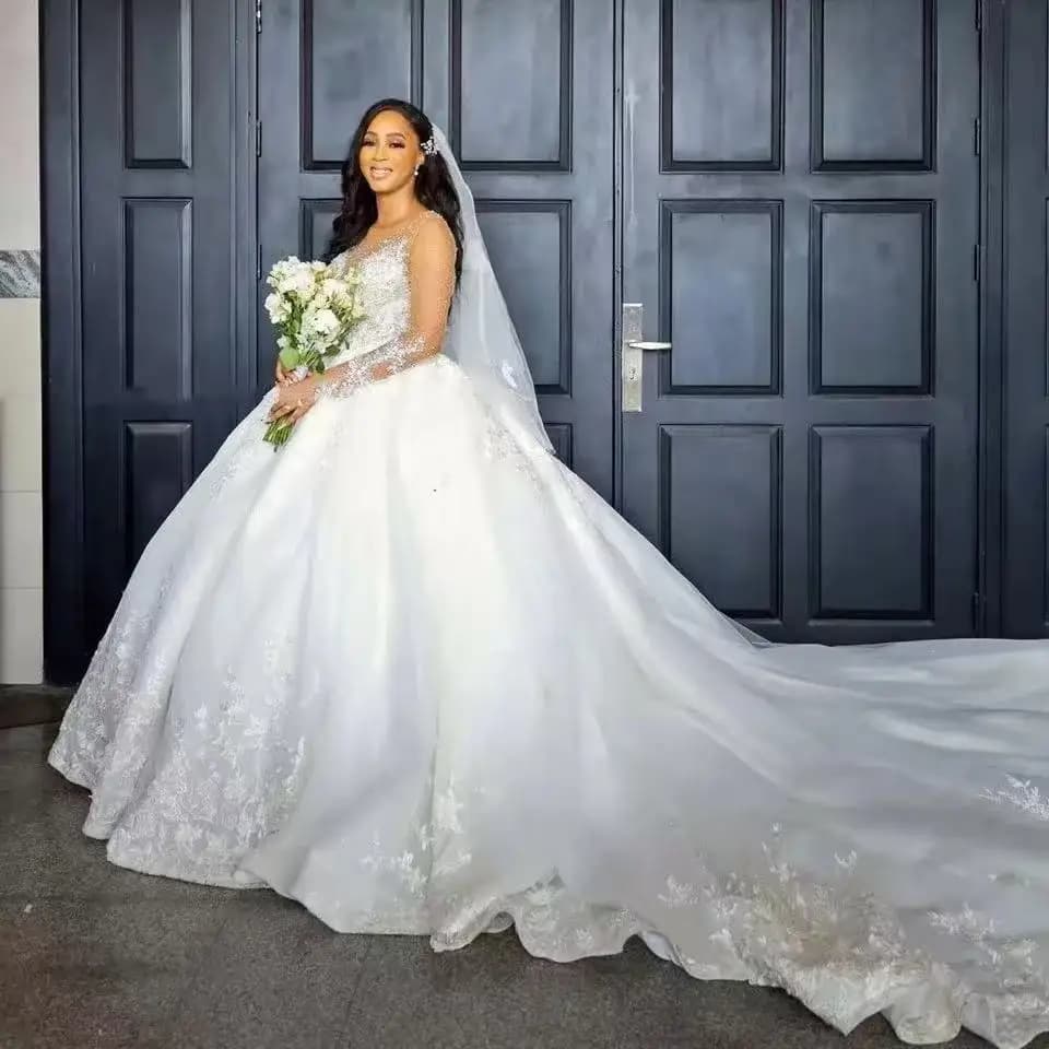 Custom Luxury White Wedding Dresses 2025 O-Colle Ballroom Beading Applications Long Sleeves Sweep Train Wedding Dress