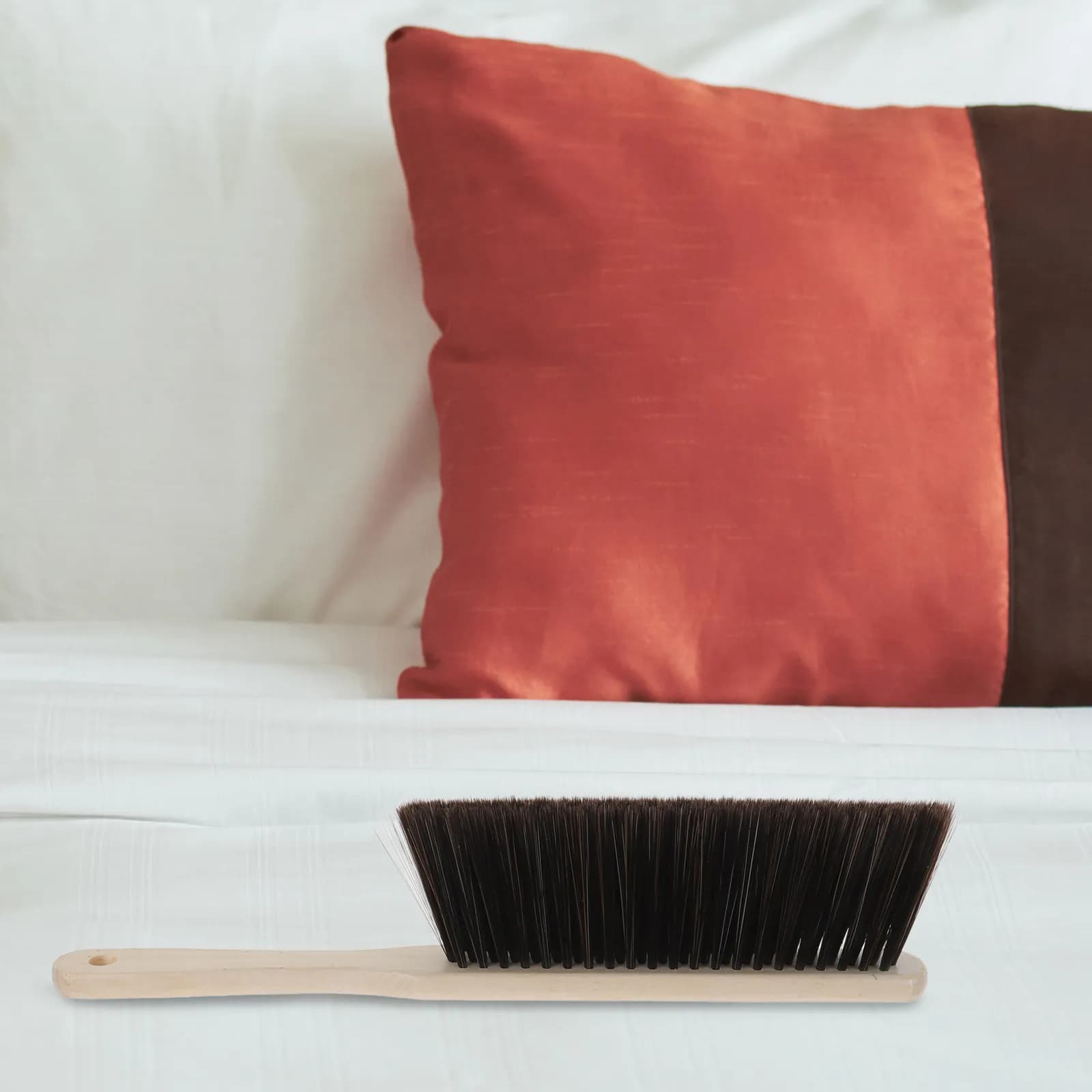 Spazzola per la pulizia con setole morbide, manico in legno, impugnatura comoda, antiscivolo, per letto, scarpe, vestiti, per casa, ufficio, cucina