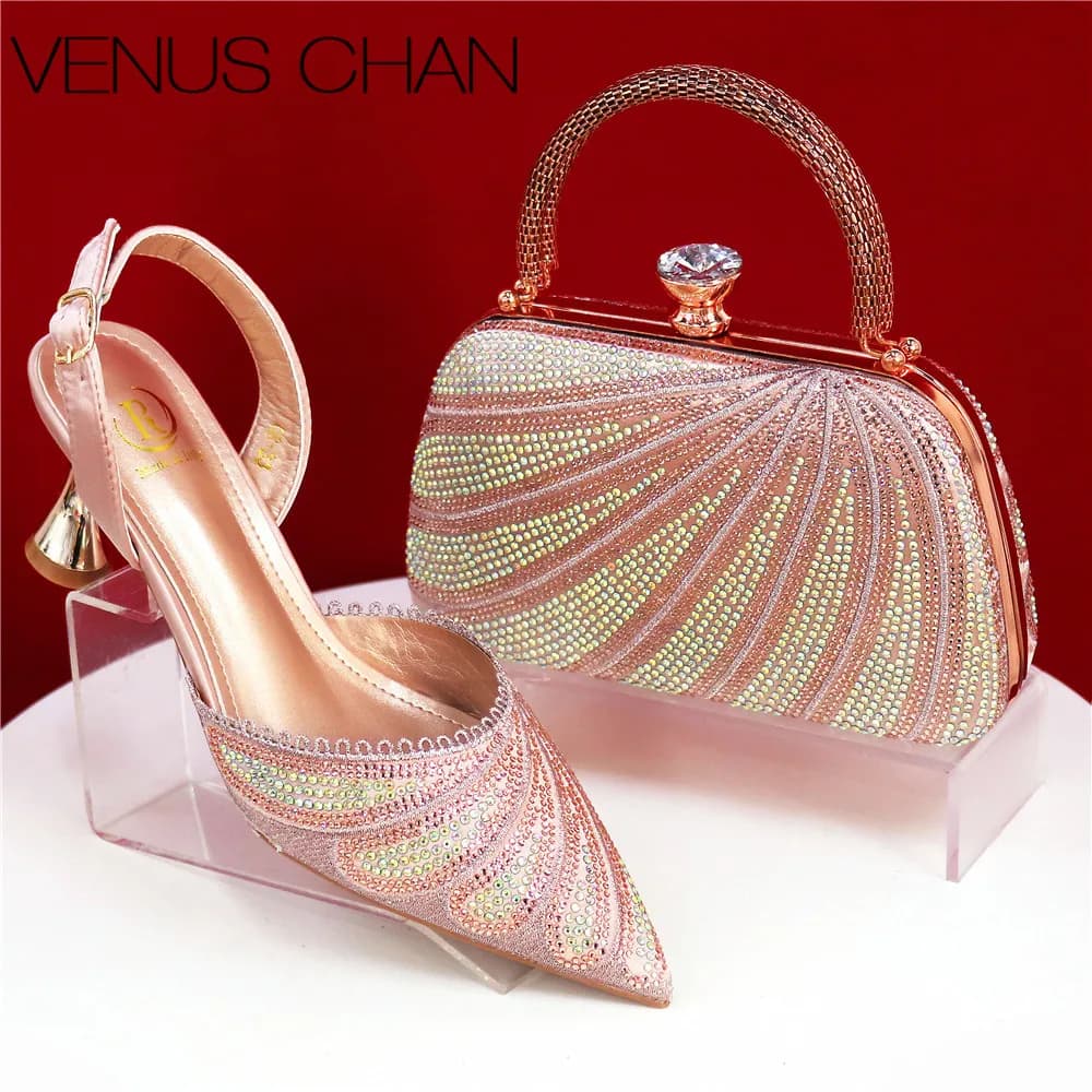 Scarpe da donna con tacco alto da donna 2026 Designer di lusso color champagne Set di scarpe da sposa e borsa a punta con diamanti pieni per la festa