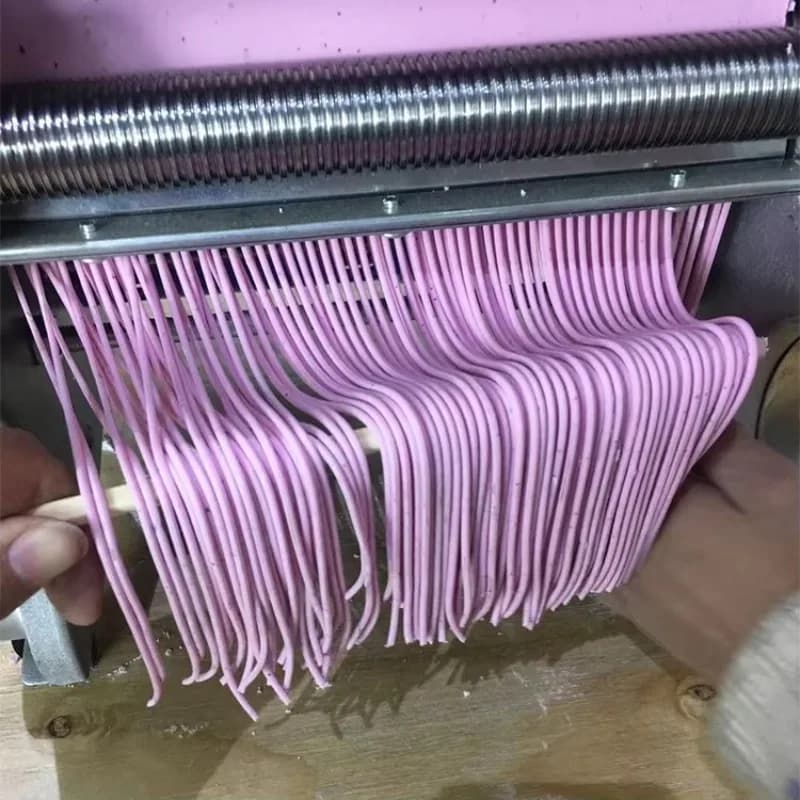 Macchina per pasta automatica alimentata a motore Macchina per noodle Macchina per pressare il rullo di pasta per carichi pesanti per la lavorazione commerciale degli alimenti