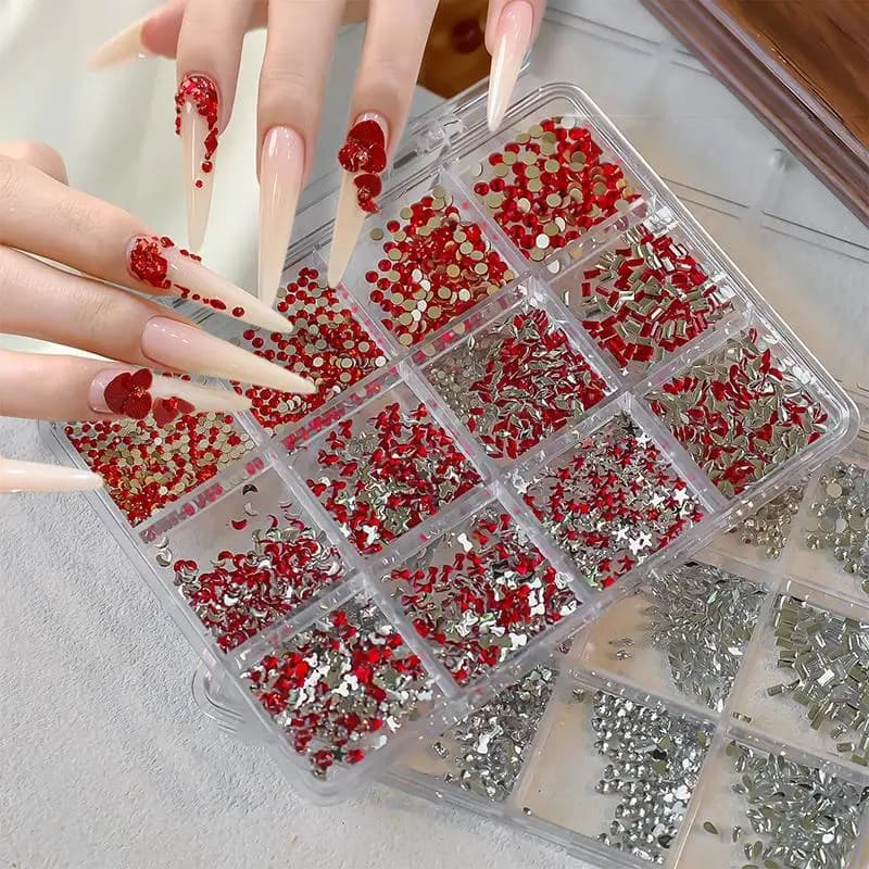 Scatola da 12 Griglie con Strass in Cristallo Trasparente, Argento e Rosso di Varie Dimensioni, Decorazioni 3D per Unghie
