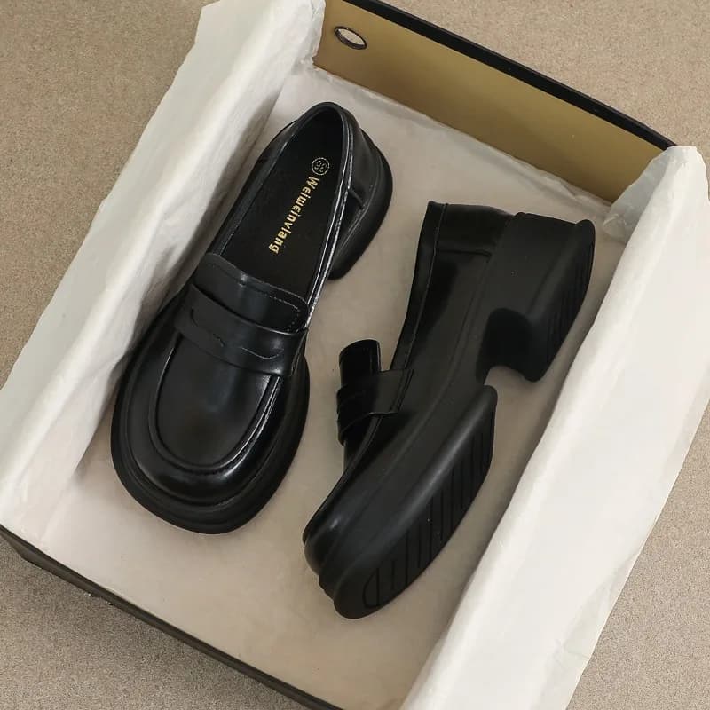 Mocassini da donna alla moda, comode scarpe Mary Jane, scarpe firmate da donna, scarpe britanniche in pelle, scarpe primaverili con punta tonda e plateau