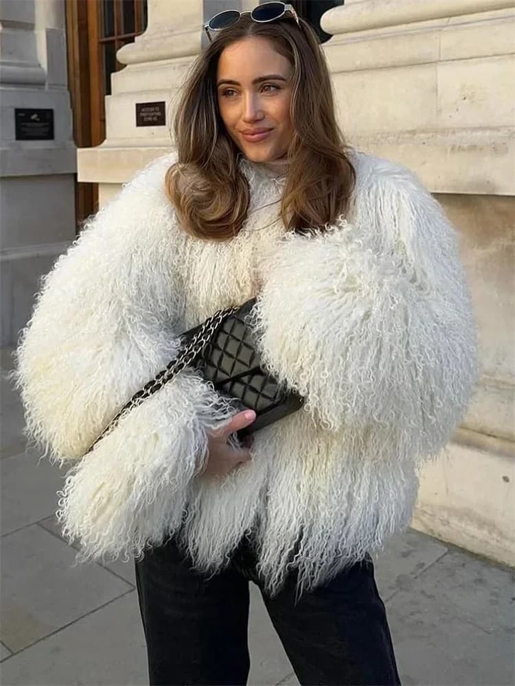 Cappotto femminile soffice in pelliccia di volpe sintetica Cappotto invernale allentato di lusso a maniche lunghe a vita alta Cappotto patchwork Capispalla da donna 2025