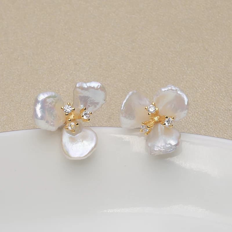 Orecchini a bottone in argento sterling 925 con camelia con perle d'acqua dolce e orecchini di perle barocche petalo da donna EPA