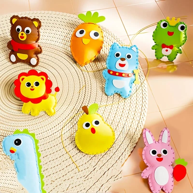 Kit da Cucito per Principianti con 8 Pezzi a Tema Animale, Set Artigianale Fai-da-te, Kit per Imparare a Cucire, Borsa con Ciondoli a Forma di Animali Carini, Divertente Lavoro Artigianale Fatto a Mano