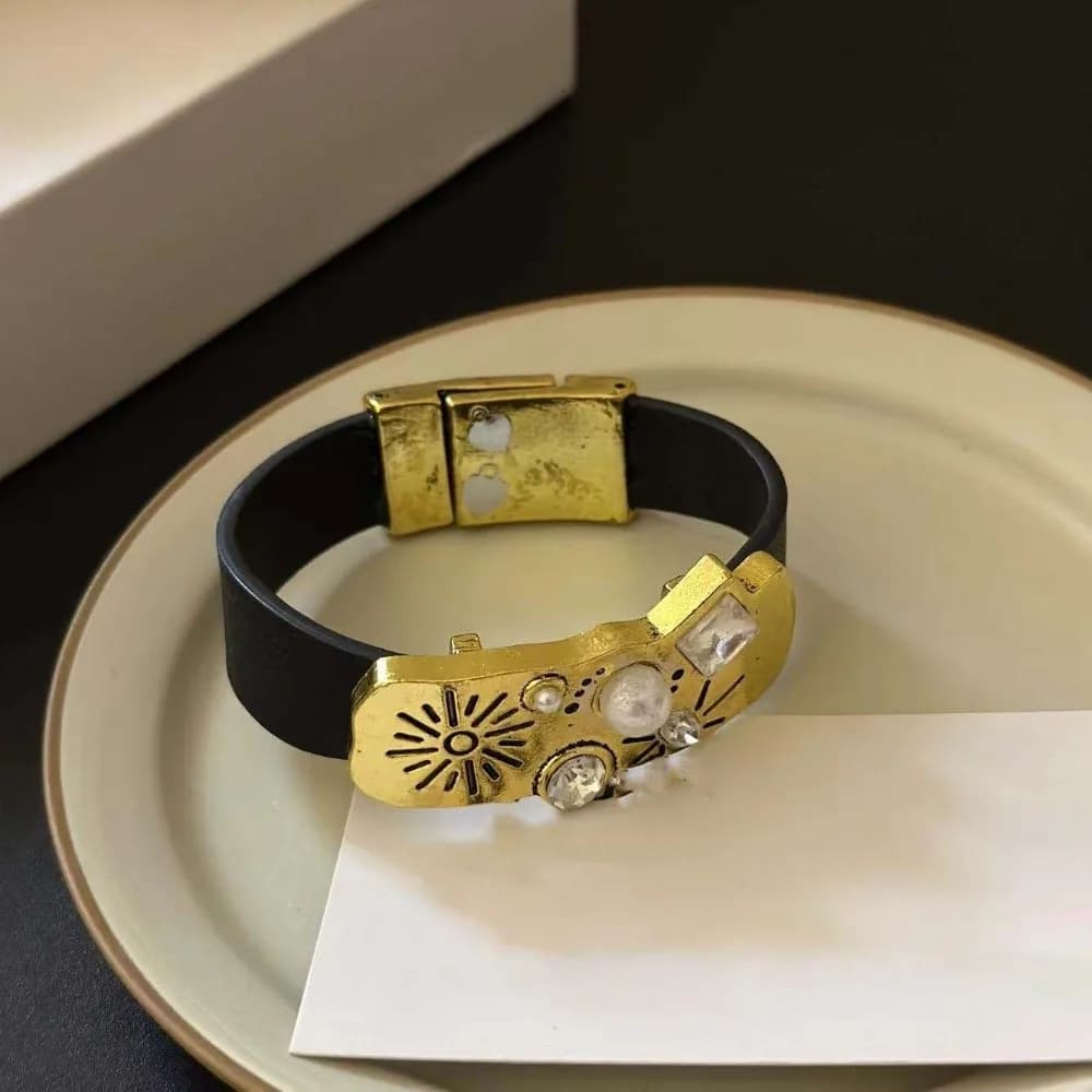 Bracciale rigido in metallo esagerato con perle, fibbia vintage, in pelle, geometrico, da donna, aperto, per feste