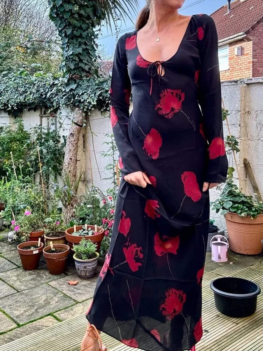 Women's long dress with red floral print 100% thin silk long dress with U-neck and long sleeves