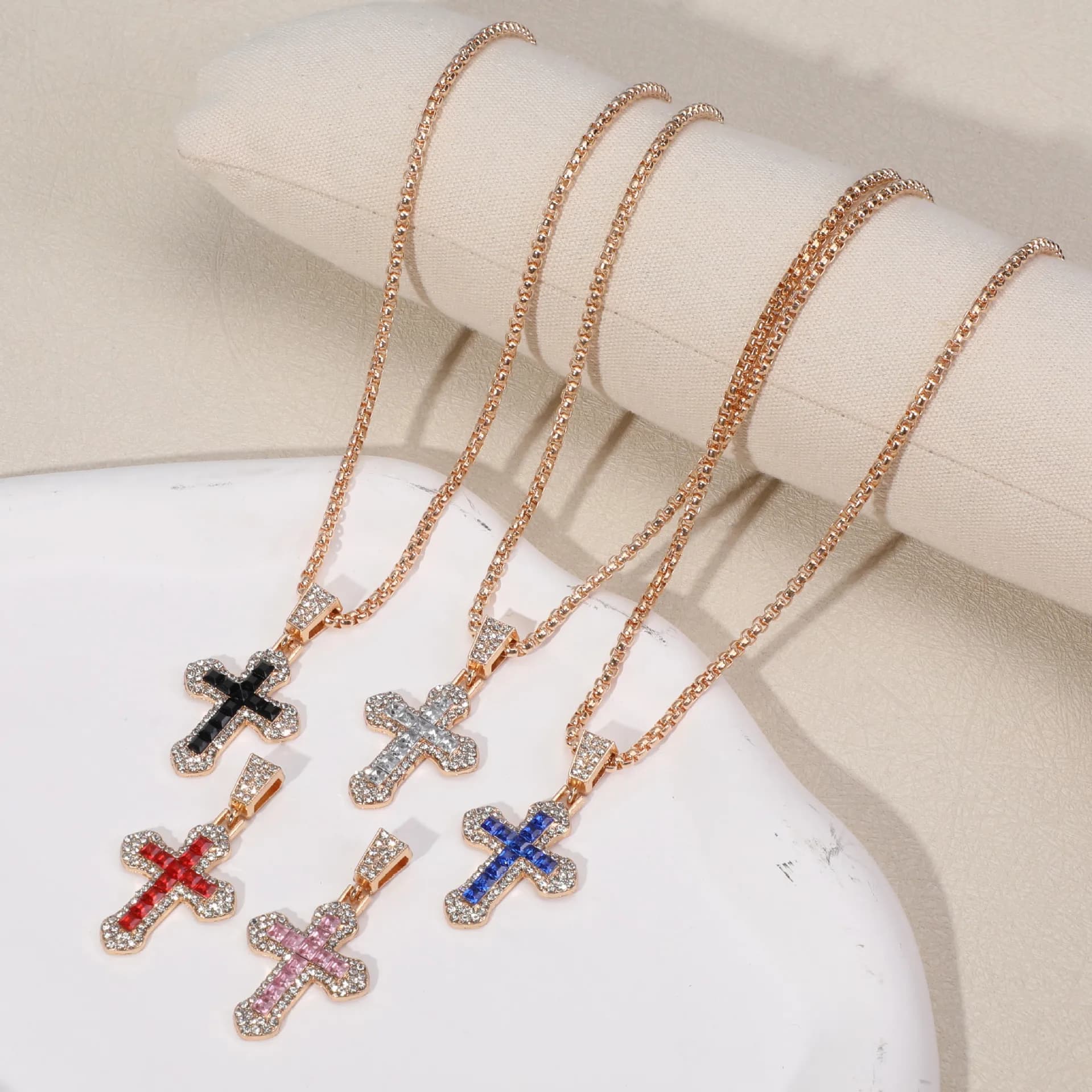 Collana con Croce Hip Hop, Ciondolo con Zirconia Cubica, Catena in Acciaio al Titanio, Gioiello Unisex Luccicante