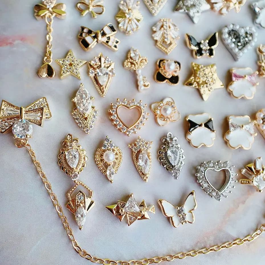 10pcs Kawaii Love Heart Bear Flower Butterfly Nail Art Part zircone Crystal Manicure Nails accessori forniture decorazioni Charms