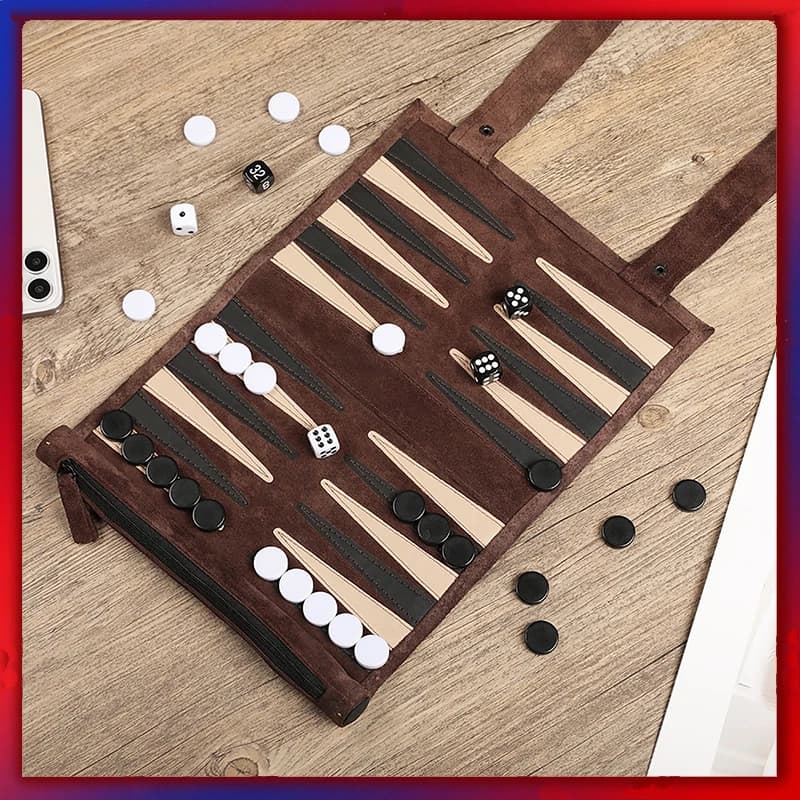 Gioco da tavolo da backgammon da viaggio Set da viaggio Set da scacchiera Gioco da tavolo strategico Pezzi da gioco Tazze di dadi Scacchi in legno per gioco da tavolo