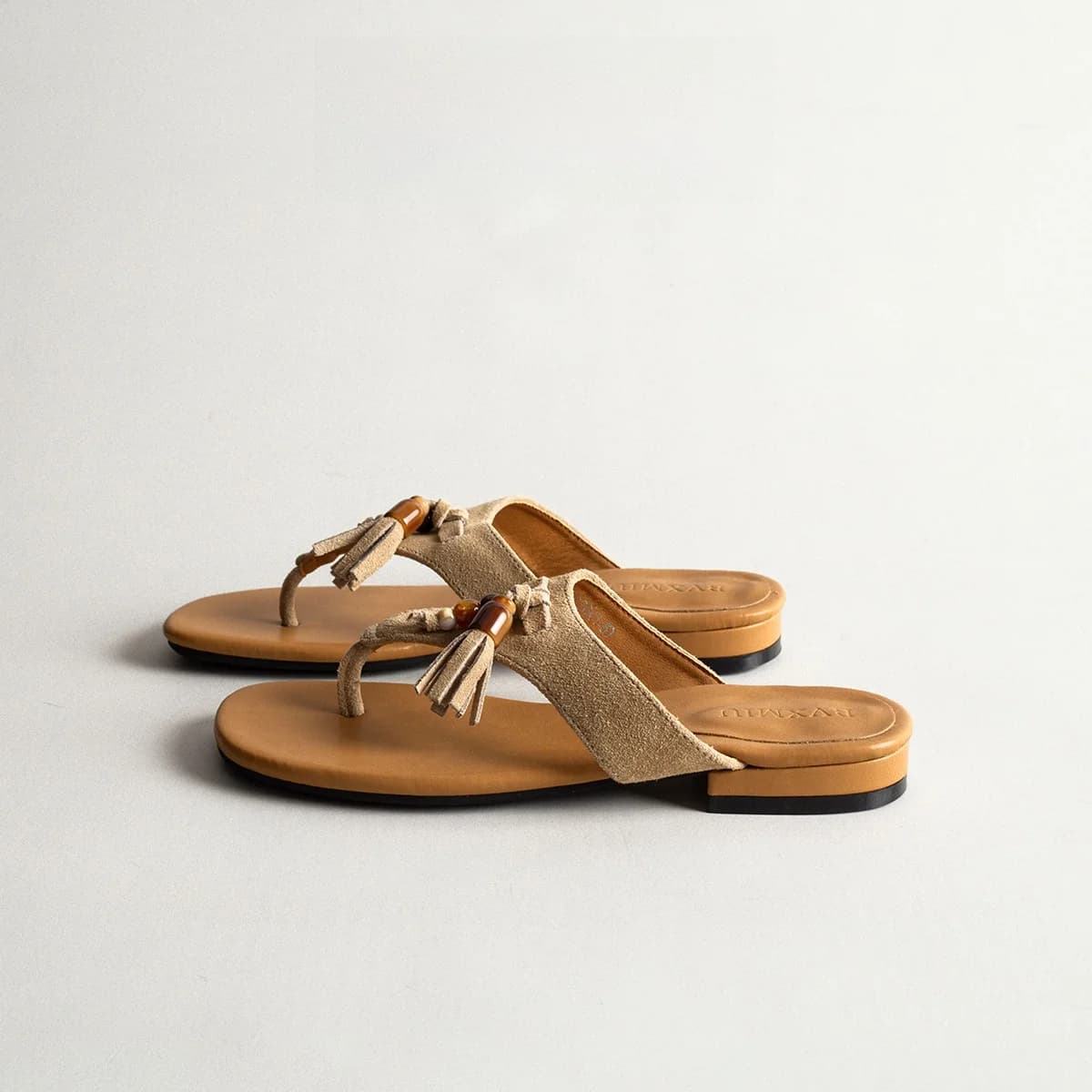 Retro Beautiful Gentle Flat Bottom Thong Sandals Women's 2026 New Summer Outdoor Beach Cool Sandals Roman Slippers