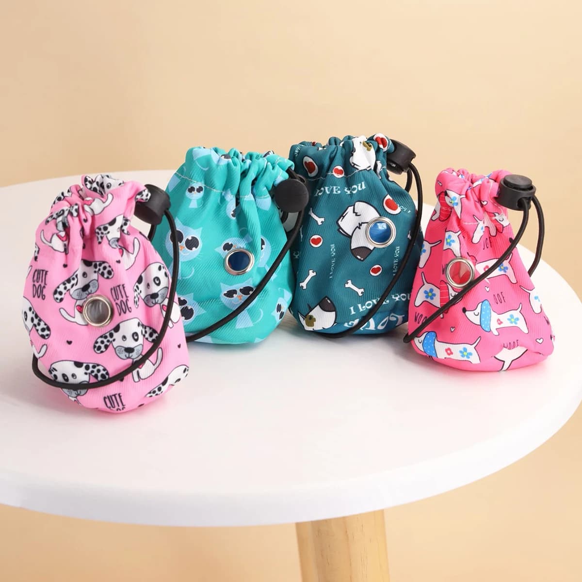 Dispenser per sacchetti per rifiuti domestici da 1 pezzo, supporto portatile per sacchetti per cacca di cani per guinzaglio, contenitore per sacchetti per passeggiate, correre o accessori all'aperto