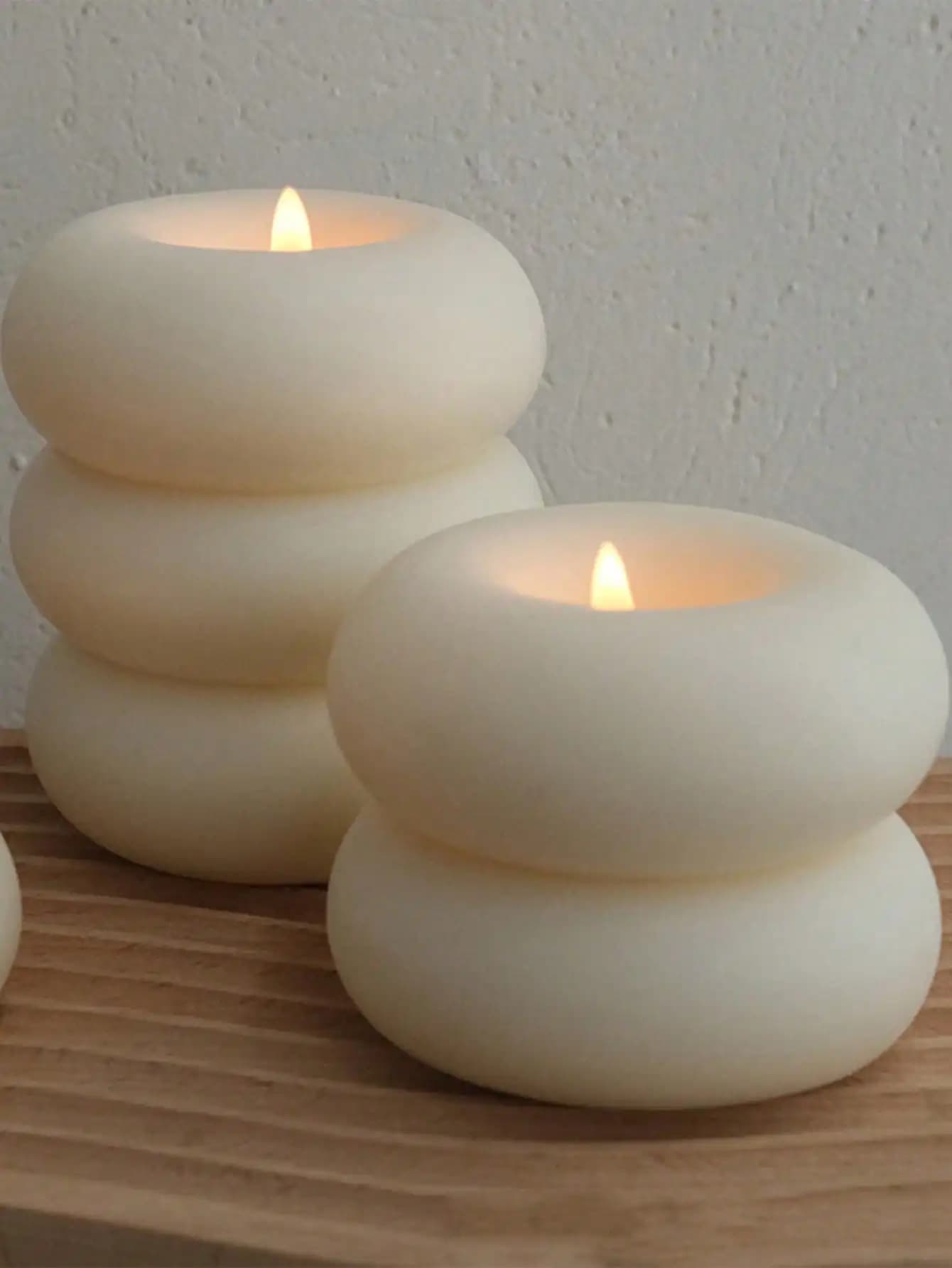 White Scented Candles In A Unique Donut Shape, Made From Soy Wax, Burn For A Long Time With A Clean, Bright Flame. They Make An Elegant And Modern Home Decor Piece And Are Perfect For Holidays, Parties, And Other Occasions.