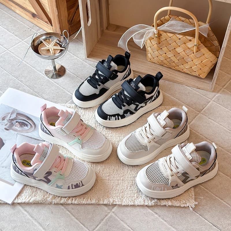 Sneakers in Rete con Graffiti a Stelle per Bambini, Scarpe Casual Traspiranti con Chiusura a Velcro, Suola Spessa Antiscivolo per l'Estate