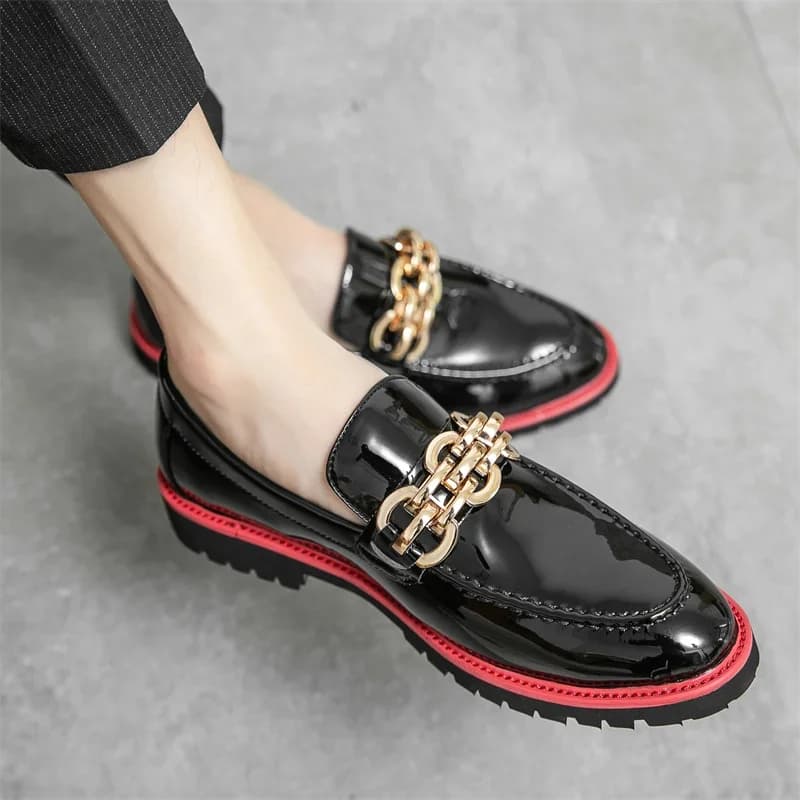 Mocassini da uomo stile britannico Nero Rosso Patchwork Piccole scarpe in pelle Abiti casual da lavoro Mocassini da festa Scarpe basse con suola morbida