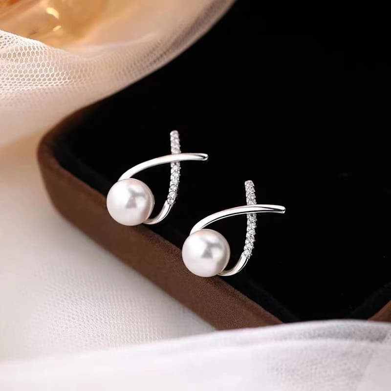 Orecchini a Perno in Argento con Zirconi e Perle, Eleganti Accessori di Moda per Donne