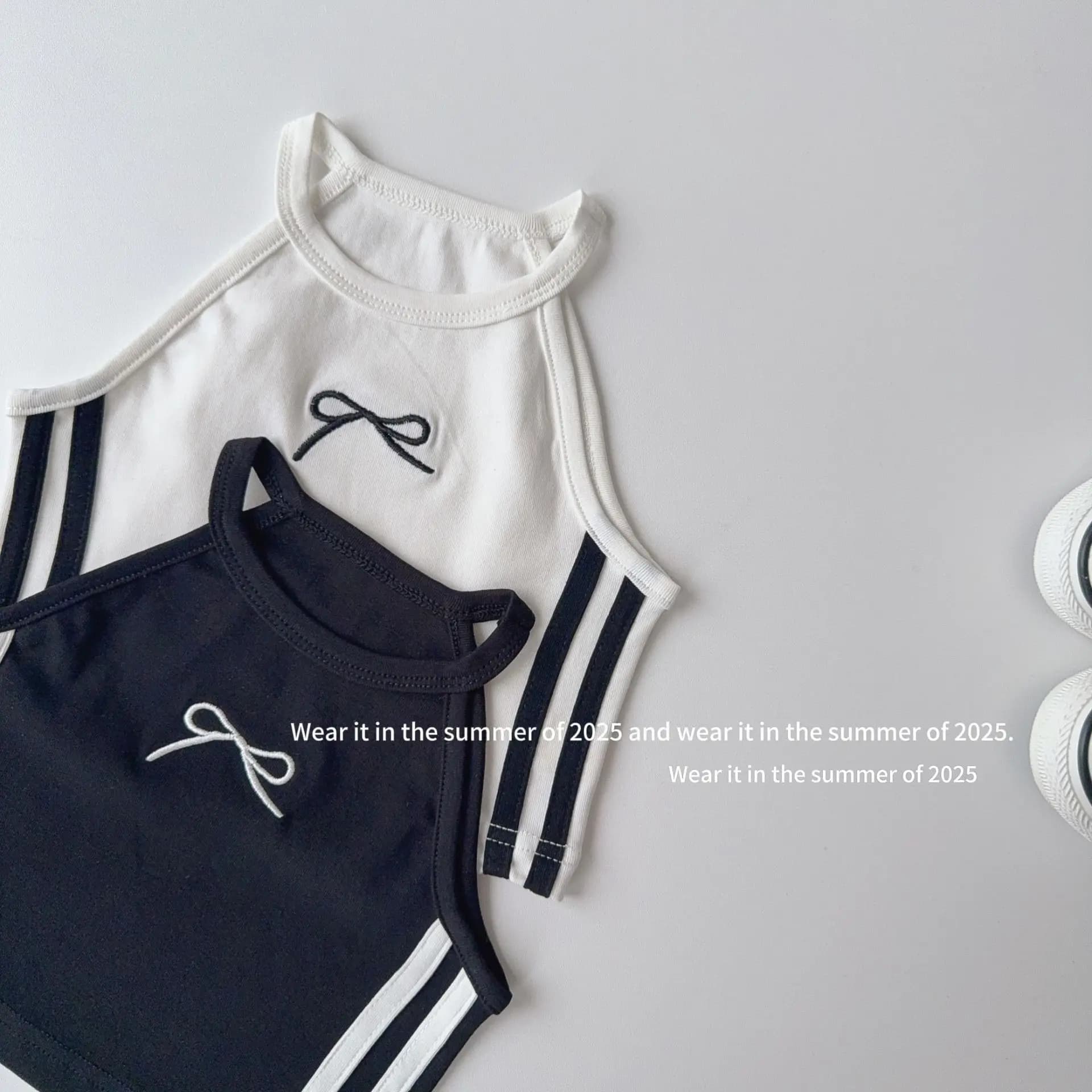 2025 Estate Nuove Ragazze Senza Maniche Sling Vest Carino Arco Ricamo Bambini T Camicette di Cotone Sottile Bambini Magliette Corte Vestiti Del Bambino