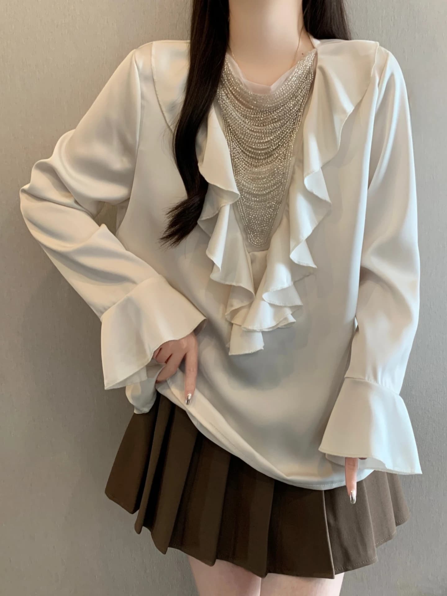 Slimming V-Neck Long Sleeve Blouse Women's Base Shirt Spring Autumn Large Size Fashionable Ruffle Hem Chain Detail Top