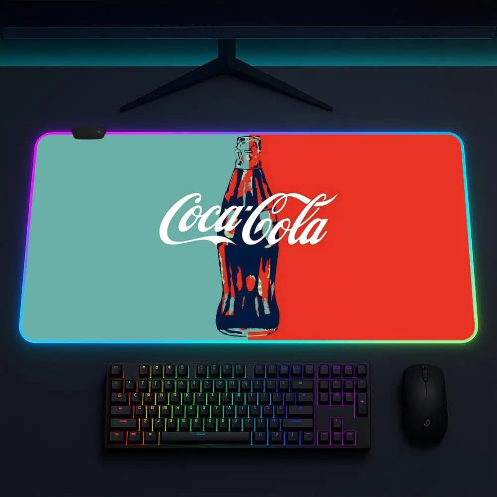 Tappetino per mouse Hot Cool C-cocas C-colas, tappetino per mouse da gioco Anime, tappetino da tavolo LED retroilluminato in gomma, tappetino da scrivania XXL RGB.