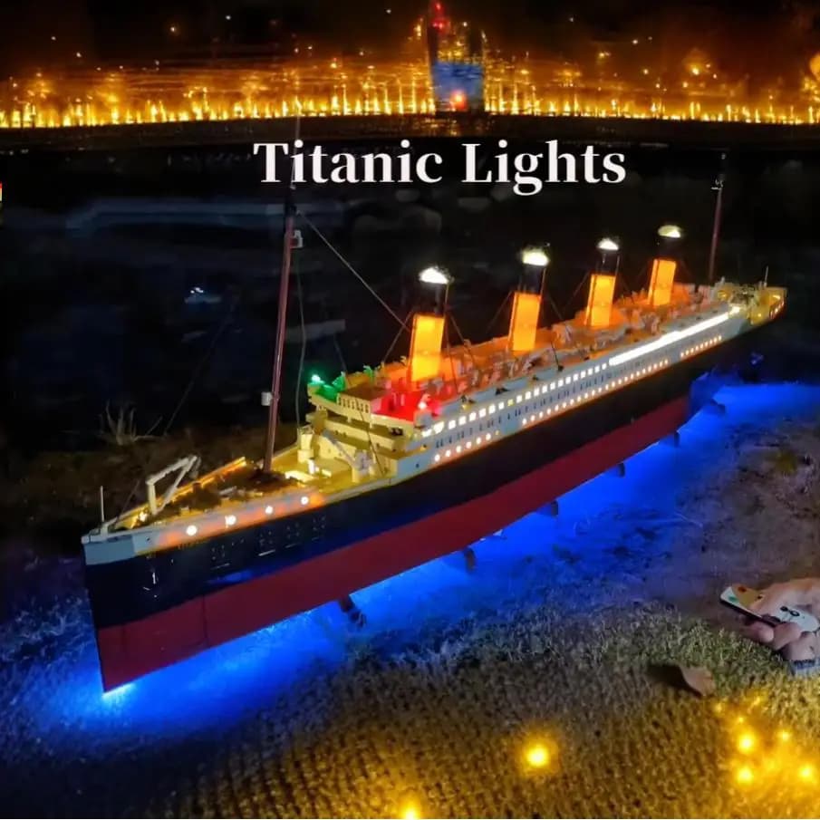 Set di Luci LED Creative Compatibili con 10294 Titanic, Set di Luci per Nave da Crociera Reale, Modellino di Nave Classica del Film (Solo Luci, Senza Blocchi)