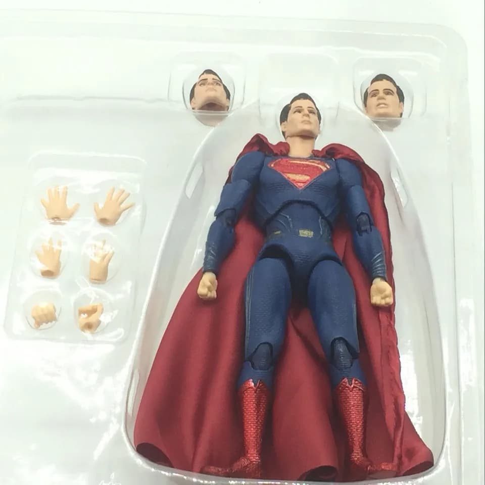 17CM Comic MAFEX 057 Modello mobile Giocattoli Superman Action Figure Regalo