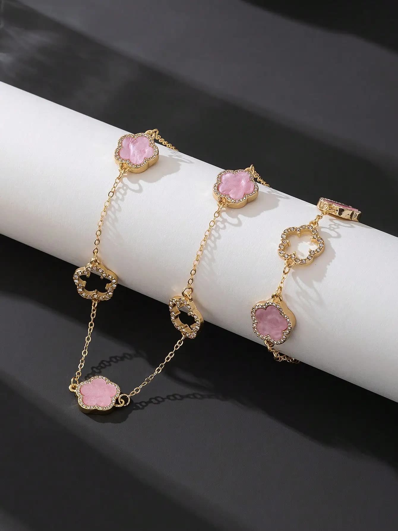 Set di collana e bracciale con ciondolo a trifoglio rosa e strass per donna