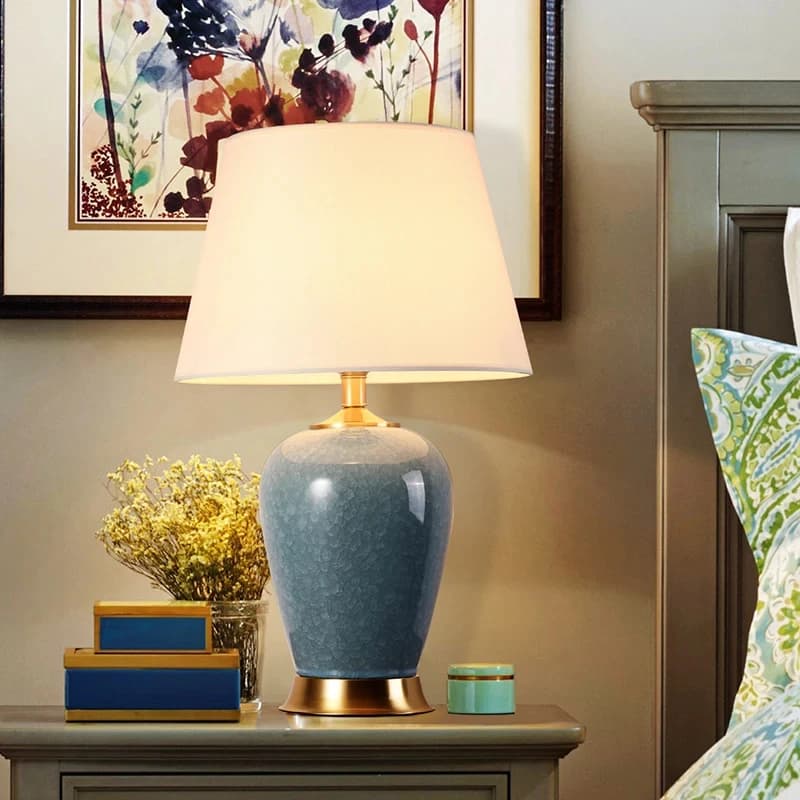 Lampada da scrivania in ceramica beige tutto in rame, camera da letto di medie dimensioni, comodino, studio, soggiorno, illuminazione della camera da letto principale