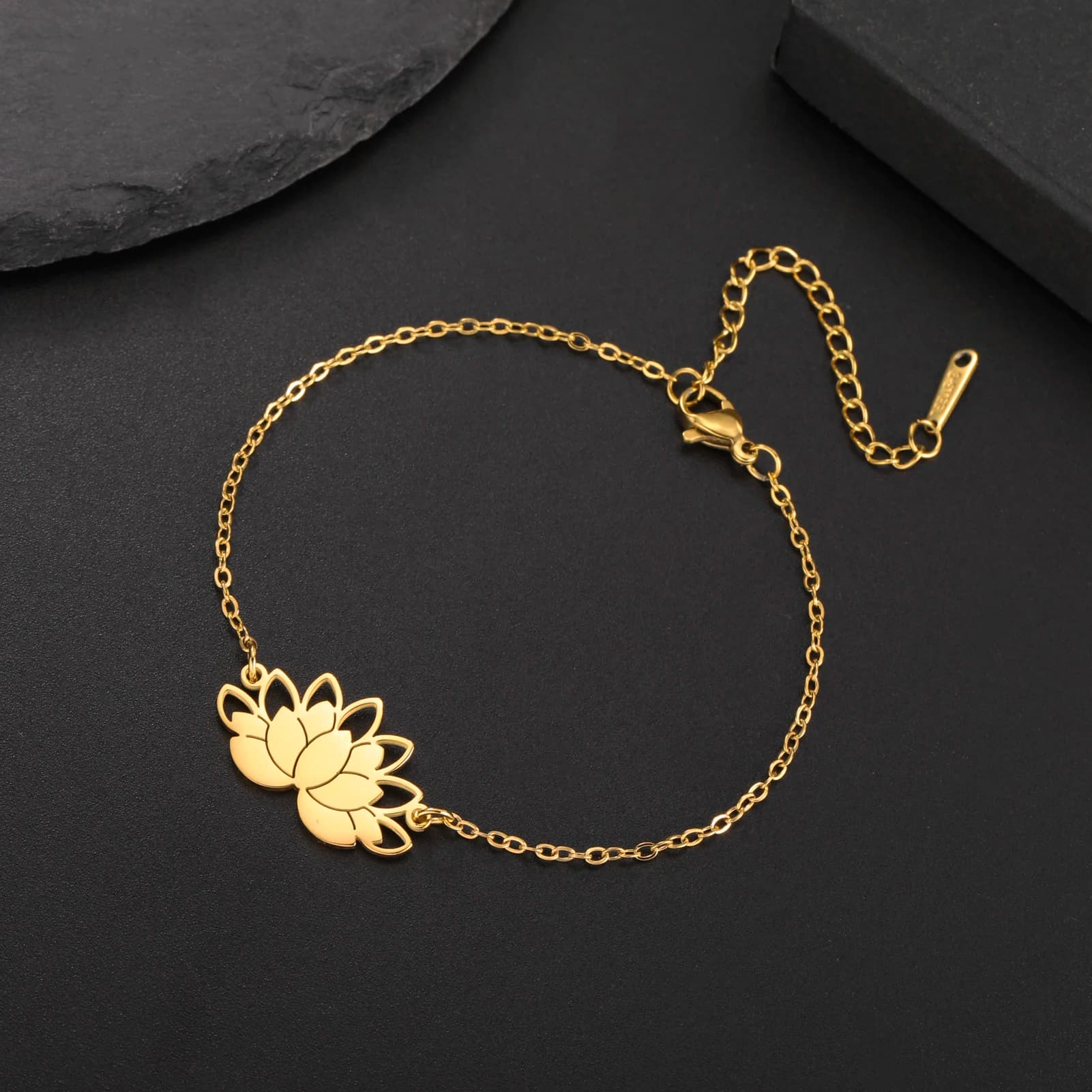 COOLTIME Elegante braccialetto con fiore di loto Gioielli alla moda in acciaio inossidabile per le donne Simbolo di purezza e pace Regalo per gli amanti della natura