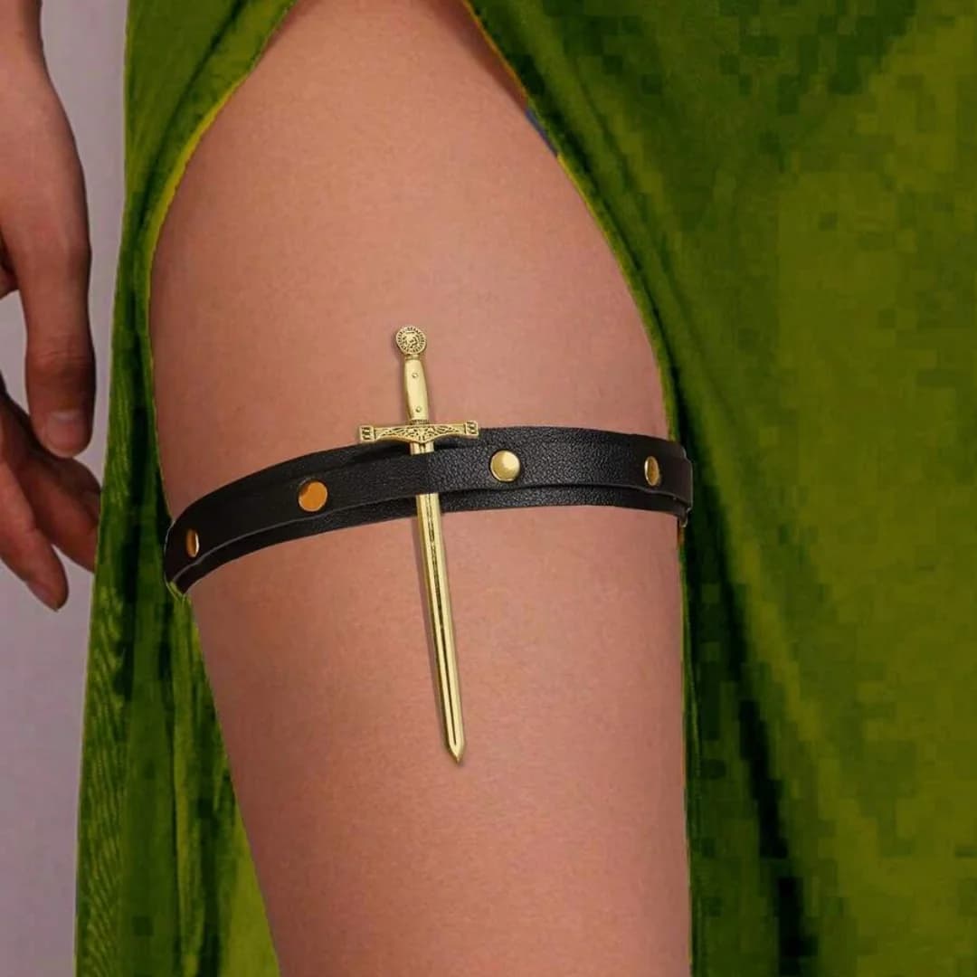 2 pieces of medieval leg tips in PU leather harness leggings with metal sword belt for Halloween scene objects