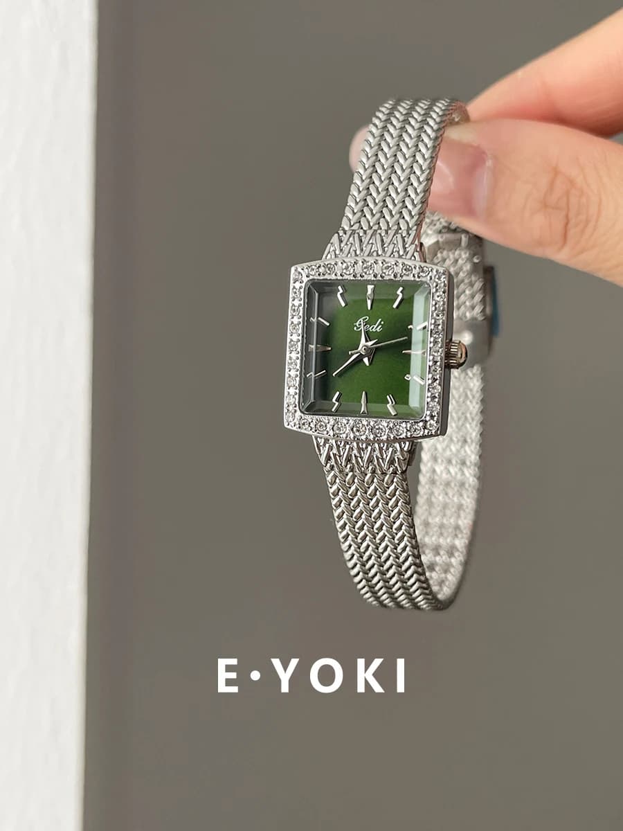 2025 Orologio quadrato piccolo con catena a orecchio di grano verde stile caldo per donna Orologio al quarzo di fascia alta di lusso per donna Regalo per le donne
