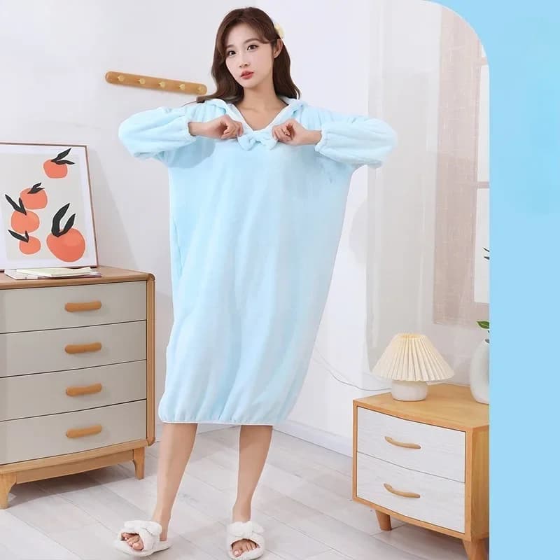 Long Winter Bathrobe in Plush with Hood, Super Absorbent and Soft for Women, Comfortable Homewear with Pockets, Warm and Comfortable