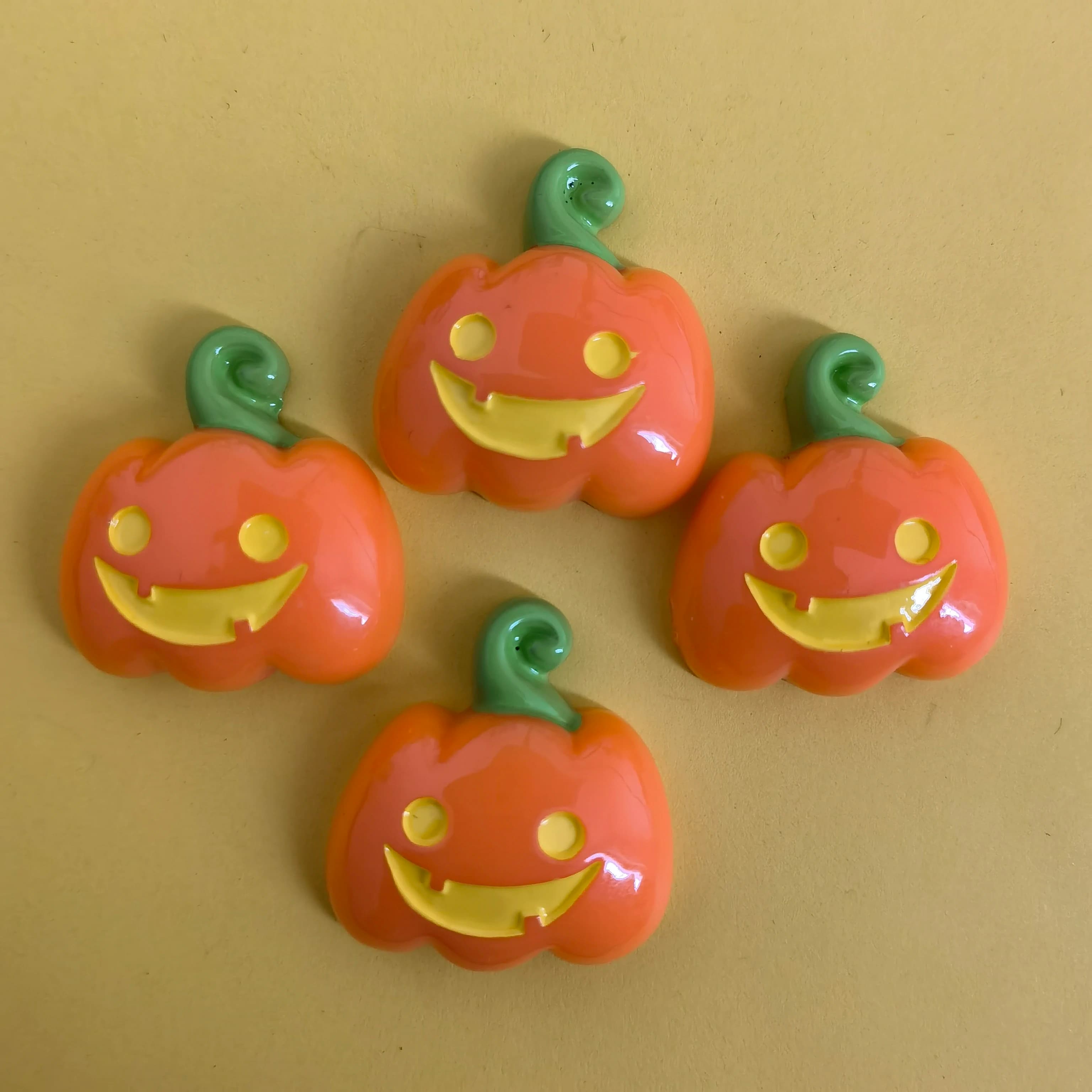 Nice light resin flatback pendants with Halloween pumpkin to make DIY hair clips, slime supplies, key rings, decorative pendants for phone cases