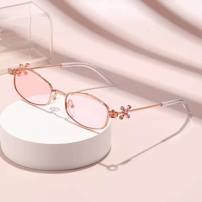 Y2k New Fashion Occhiali da sole quadrati Piccola montatura in lega Occhiali da sole di marca di lusso Decorazione con diamanti Occhiali da vista per donna Uv400